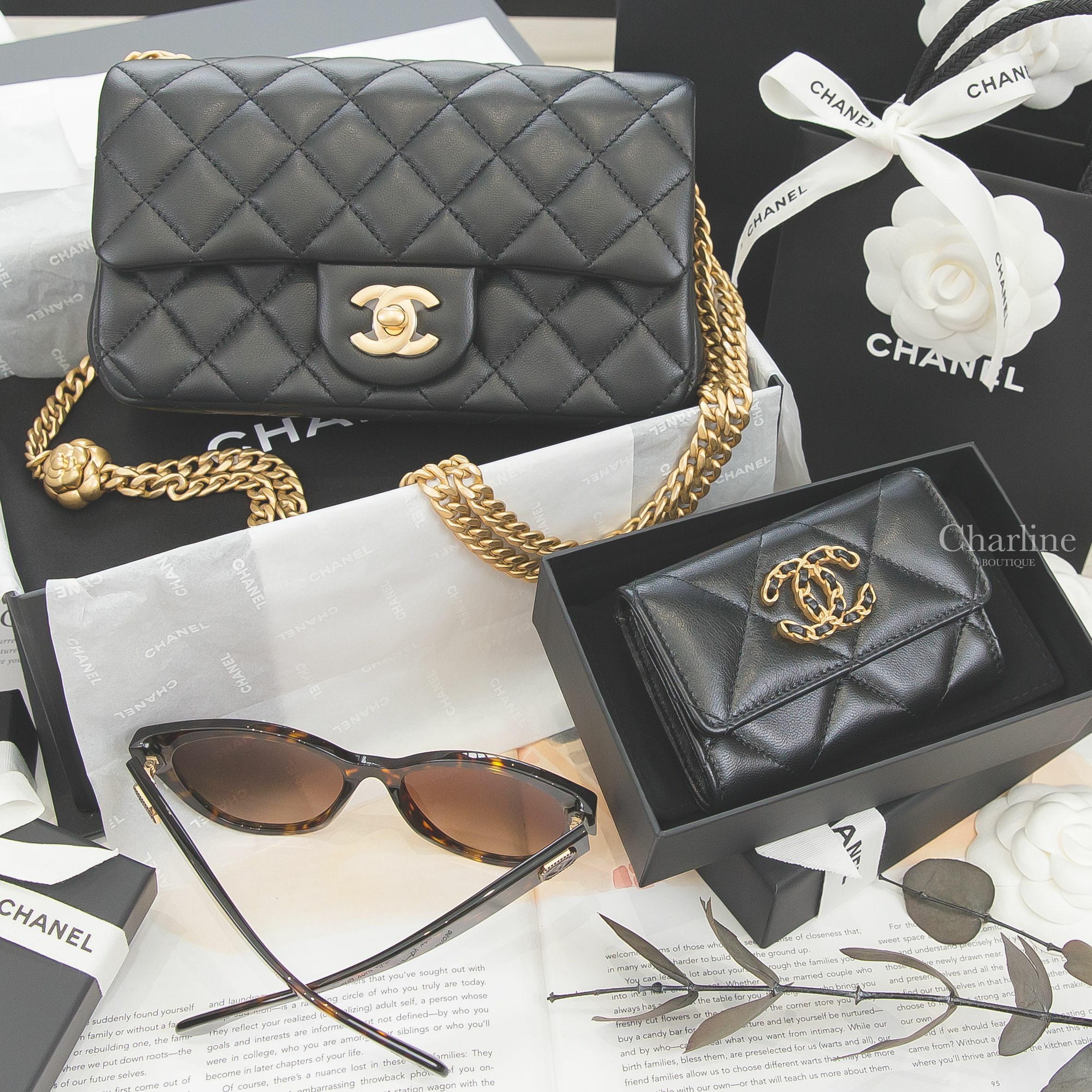 Chanel Butterfly Sunglasses 深棕色玳瑁蝴蝶型棕色漸層鏡片側邊金色方框CC太陽眼鏡,黑色金CC金色山茶花鍊帶20cm小羊皮菱格紋手提肩背包,黑色金鍊帶CC大菱格羊皮前釦式零錢包-Charline Boutique 精品代購