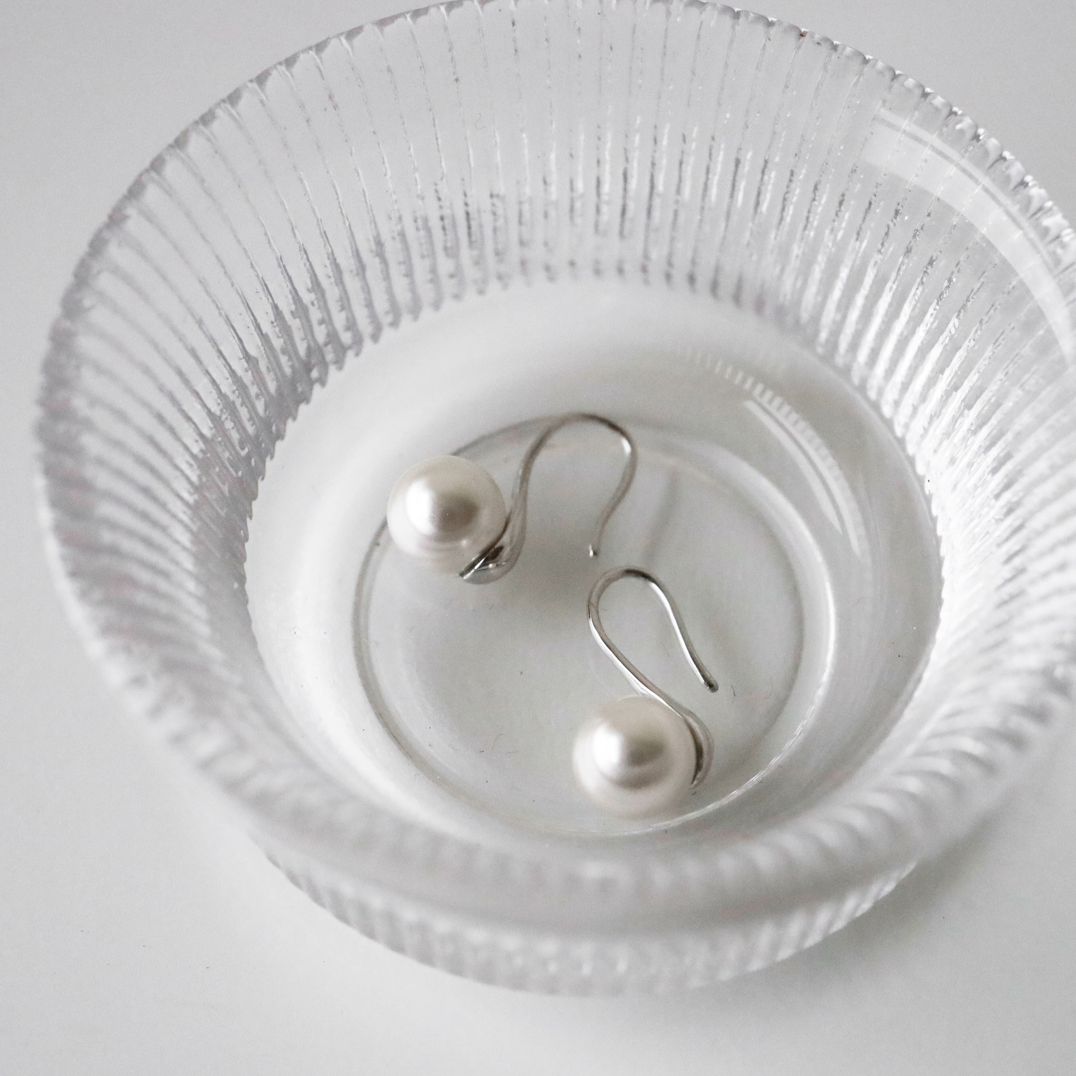 925純銀白珍珠勾式耳環