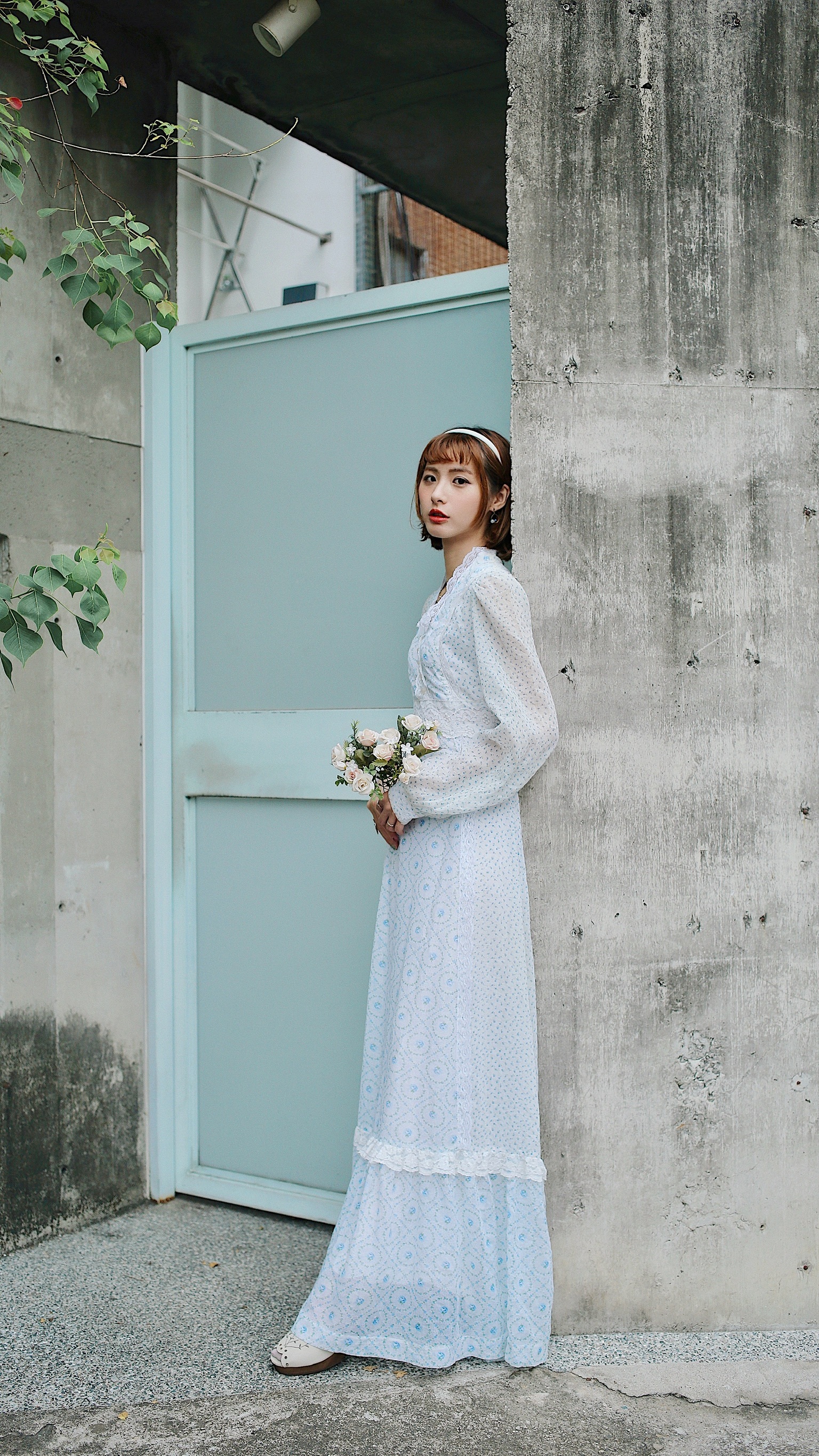 Vintage Dress / 古著滿版藍花拼接蕾絲皇后領禮服