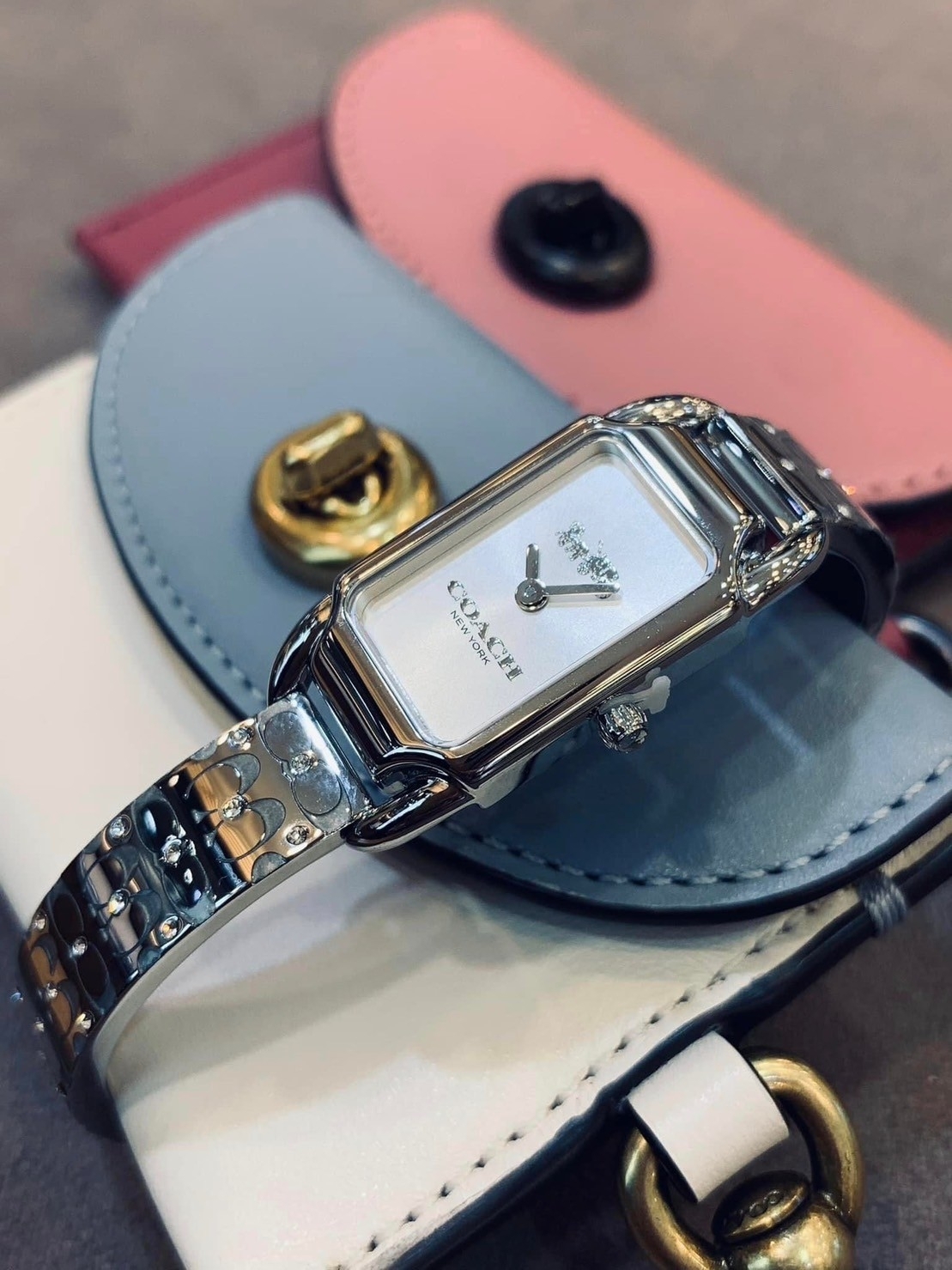 【COACH】茶花馬車長形腕錶 CO14504147 17.5mm 現代鐘錶