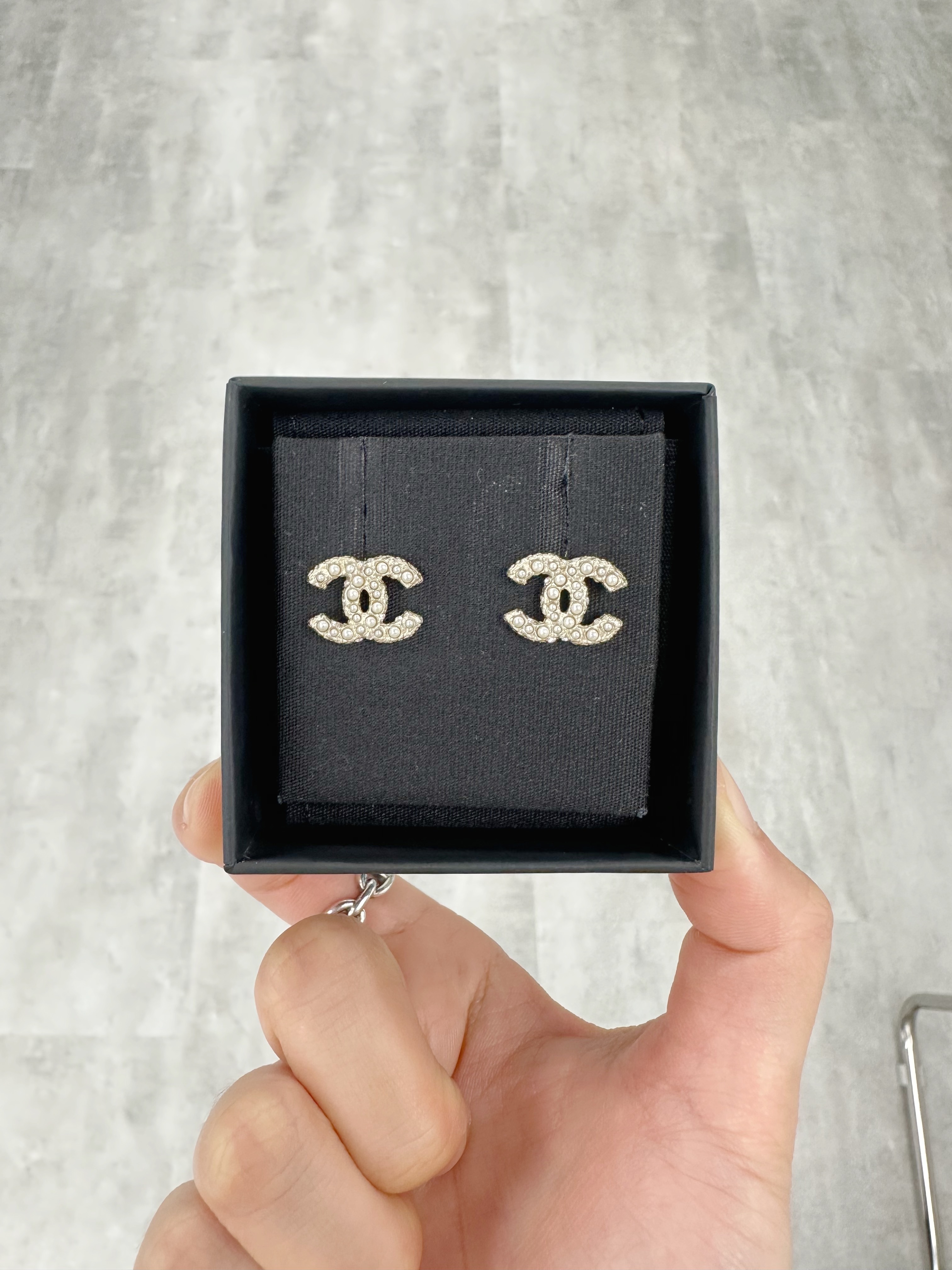 Chanel Earrings (Classic Pearl/ A64766)