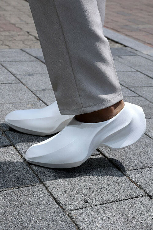 未來流線橡膠鞋