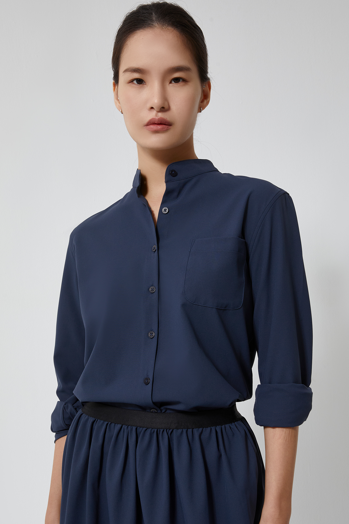 INFINITY 立領長袖襯衫 女（深海藍）