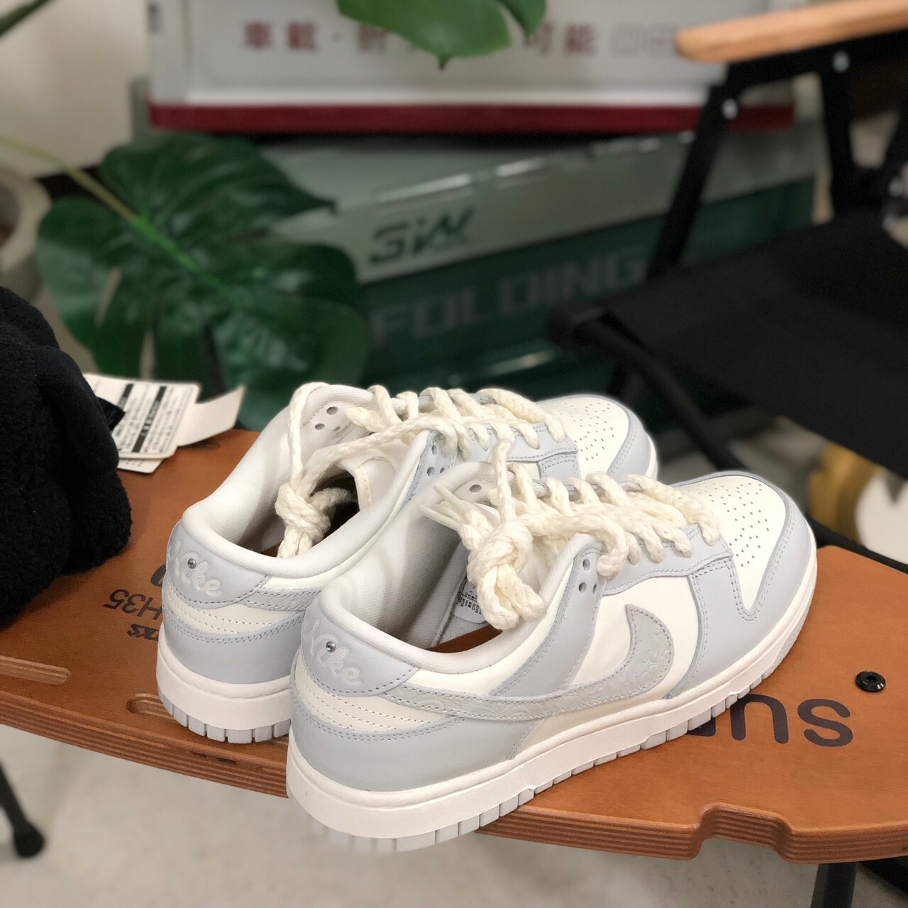 Nike Dunk Low Needle Thread 灰白浮雕 麻繩鞋帶 女 FJ4553-133