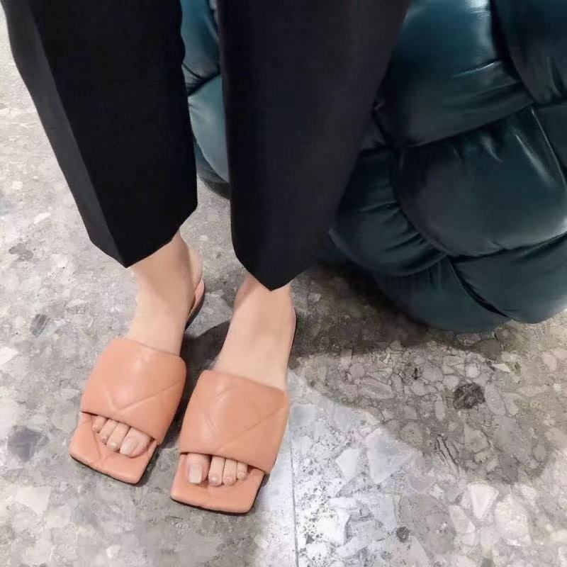 Bottega Veneta 蜜桃粉色菱形壓線方頭拖鞋 639940 VBP30 5475