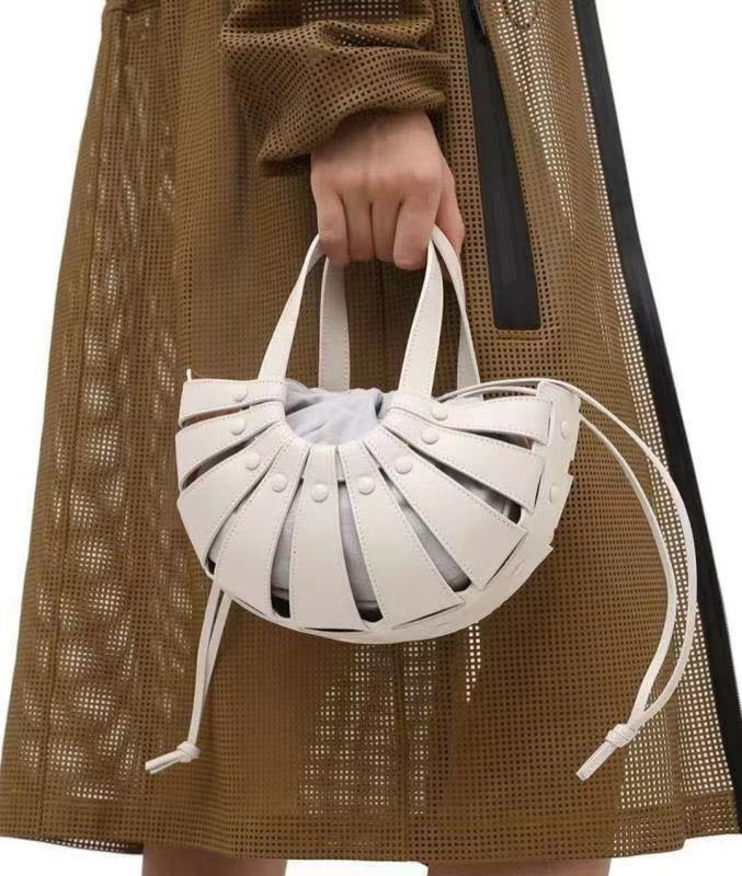 Bottega Veneta Shell 白色貝殼半圓包 22x10x14   651819    VMAUH    9018 -T