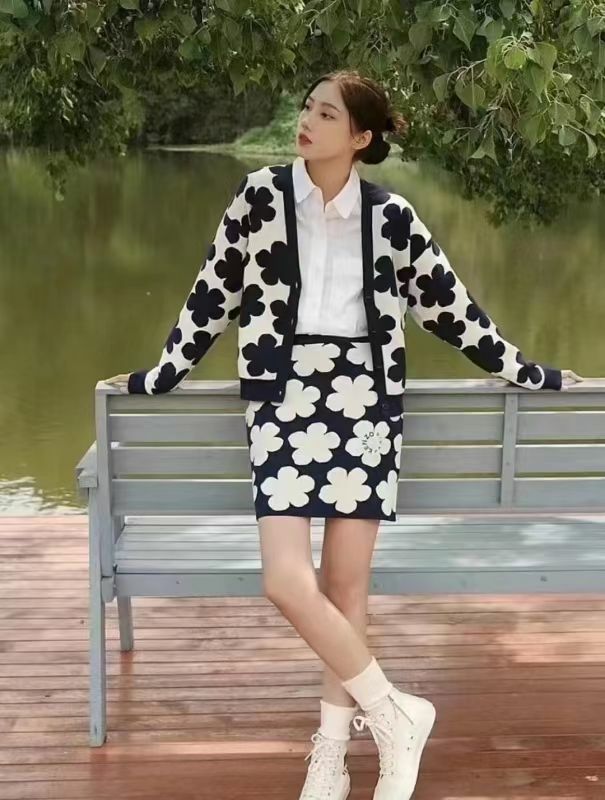 Kenzo 藍色花朵提花短裙 FC62JU 3263CO   77-T