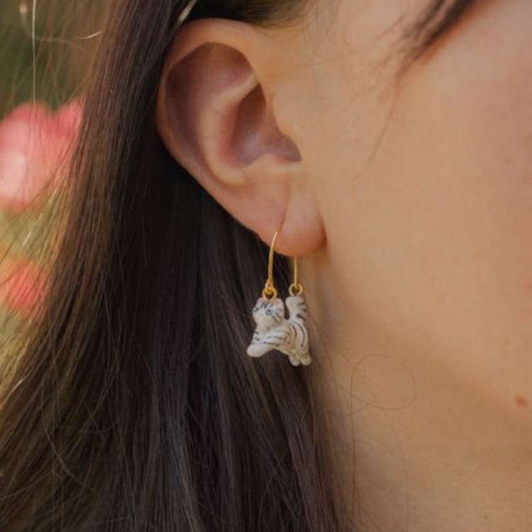 跳躍虎斑貓瓷耳環