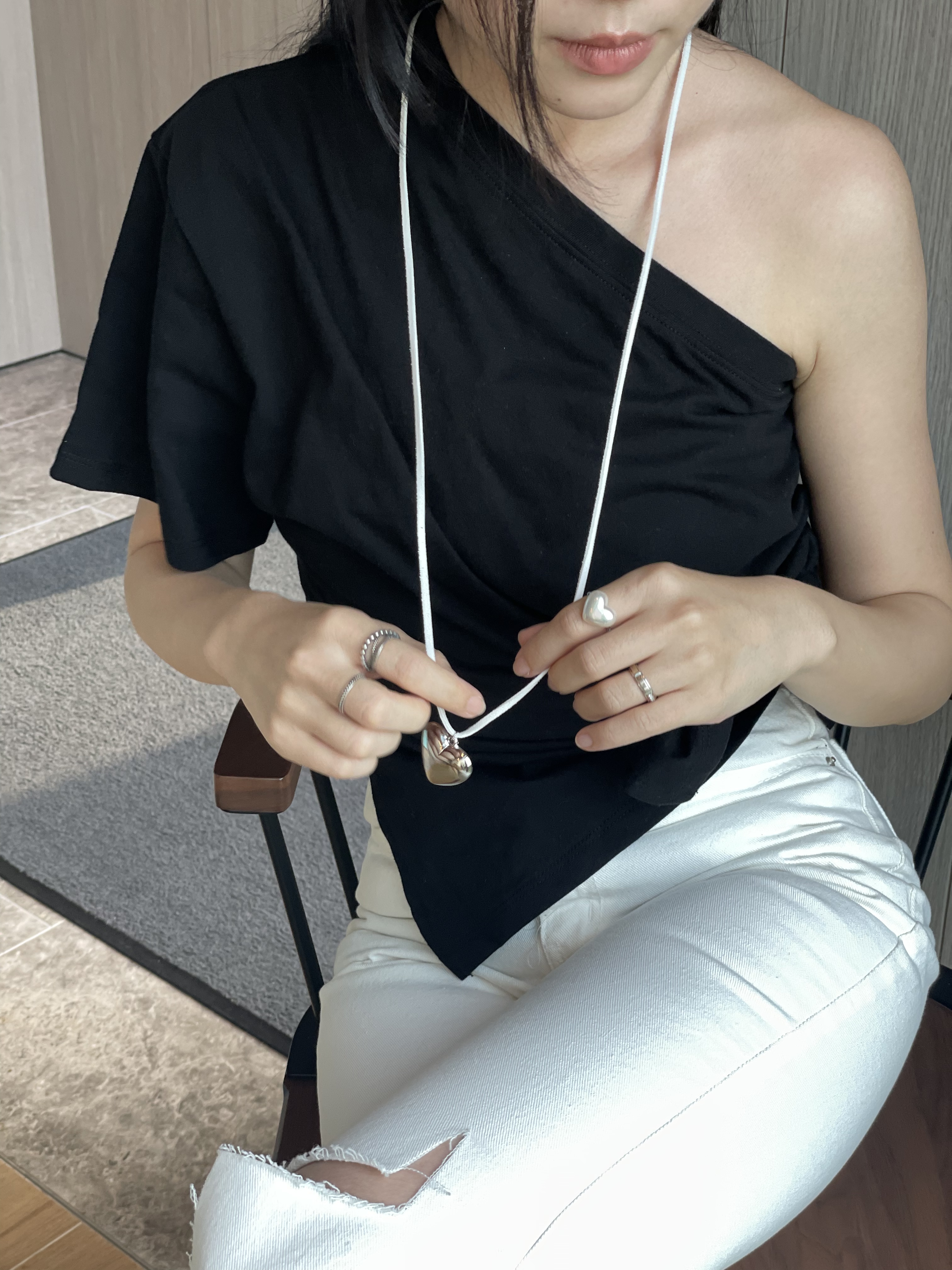 (訂購) 棉質薄身單膊綁帶Tee T0501(黑/白)