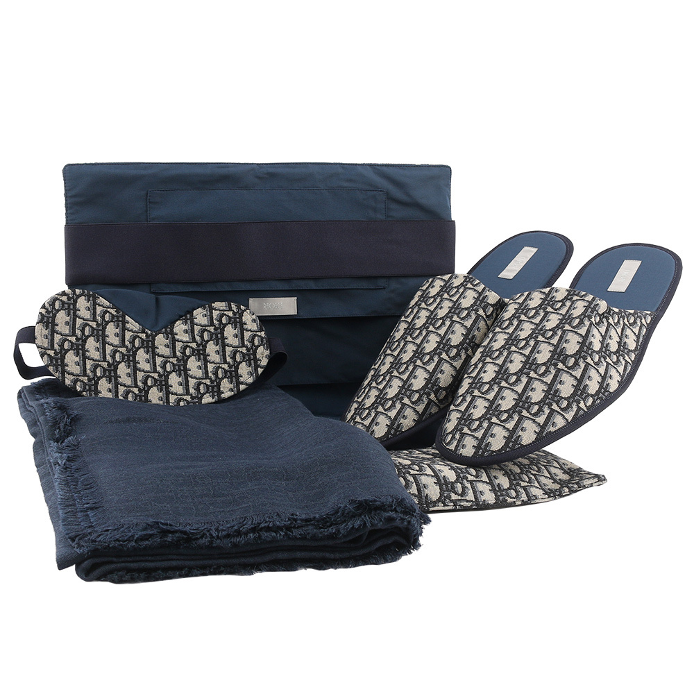 【CHRISTIAN DIOR】Logo 滿版羊毛圍巾眼罩及室內拖收納包居家組