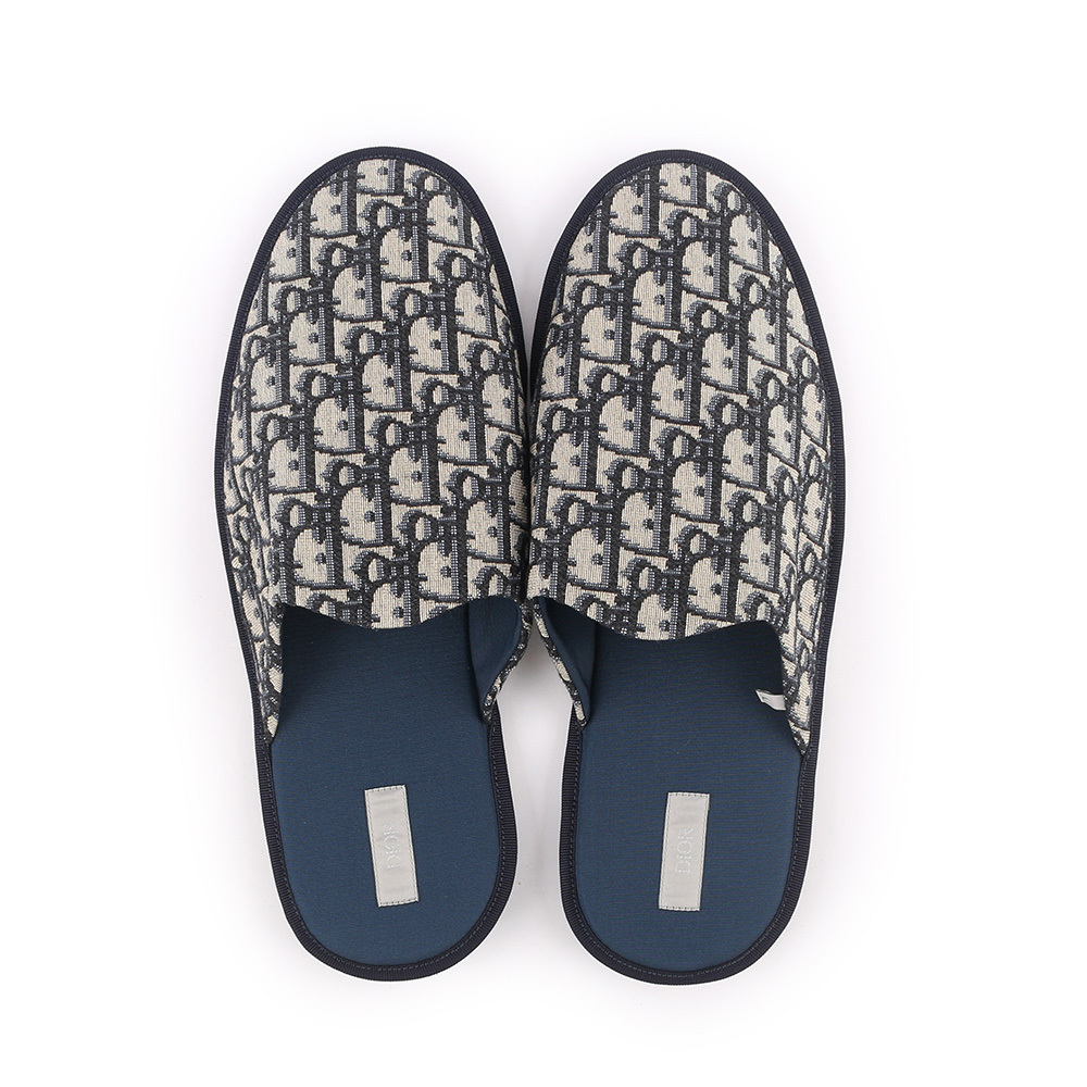 【CHRISTIAN DIOR】Logo 滿版羊毛圍巾眼罩及室內拖收納包居家組(藍色)