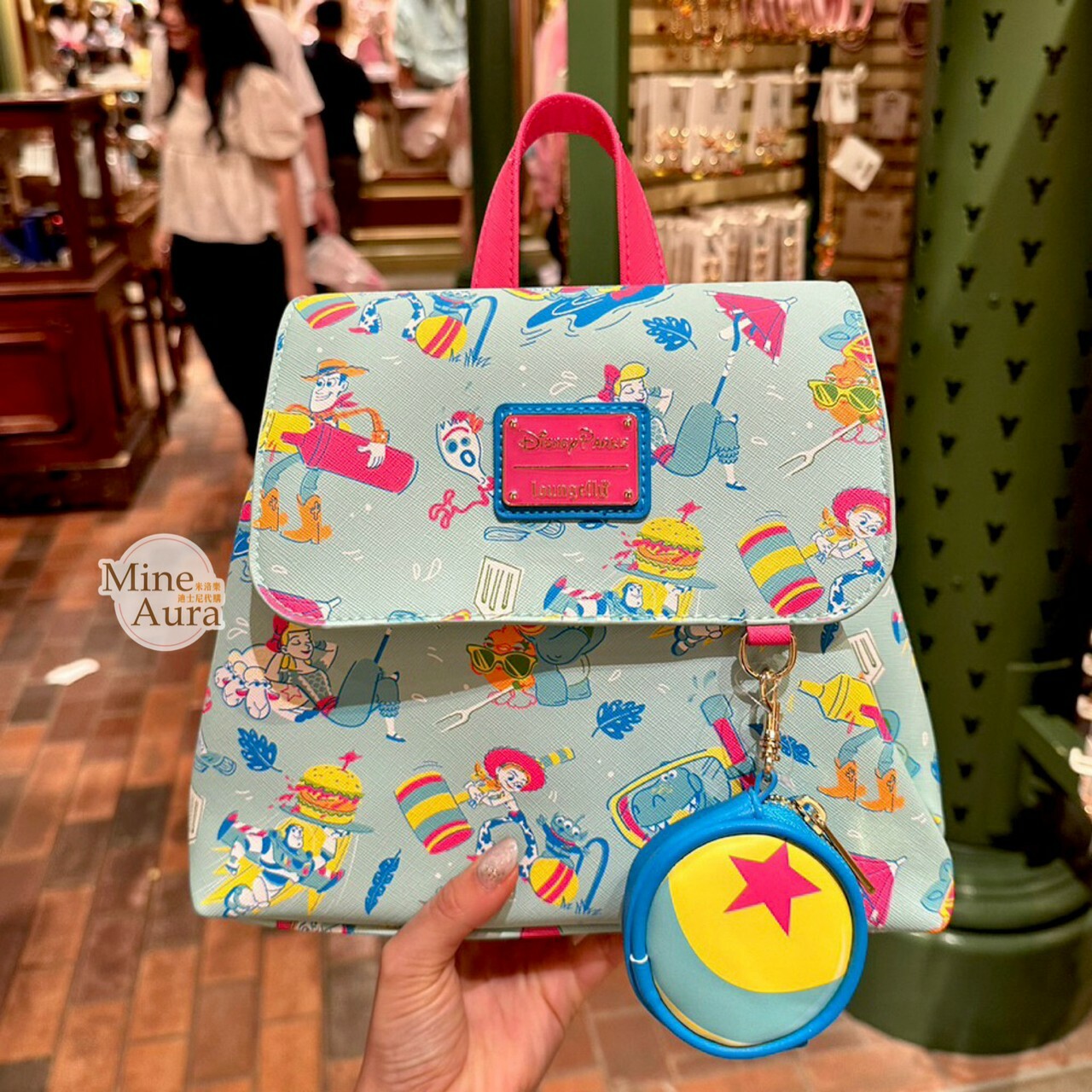 玩具總動員 Toy Story 塗鴉風 滿把 圖案 掀蓋 設計 造型 後背包 -香港迪士尼樂園