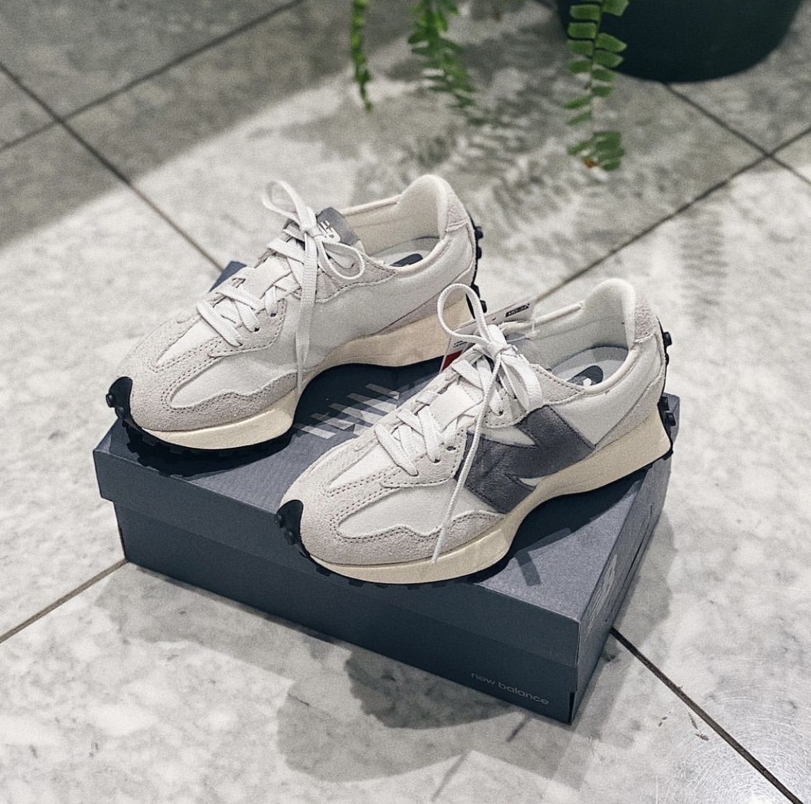 New Balance 327 芝麻牛奶 白色 莫蘭迪色 白灰 情侶 范少勳 復古鞋 MS327WE