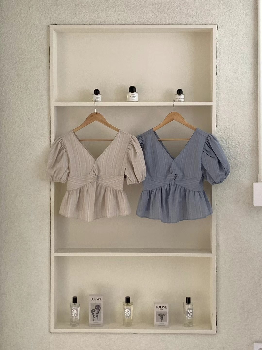 5.20 V領小修腰暗直紋上衣