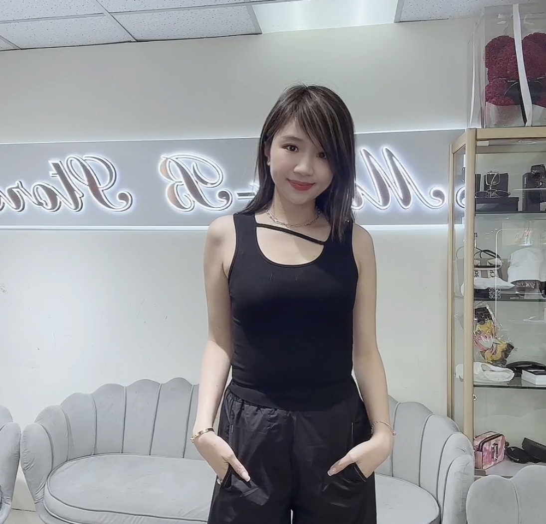 Dalla A 黑色領有斜帶背心 22120001010103 - T