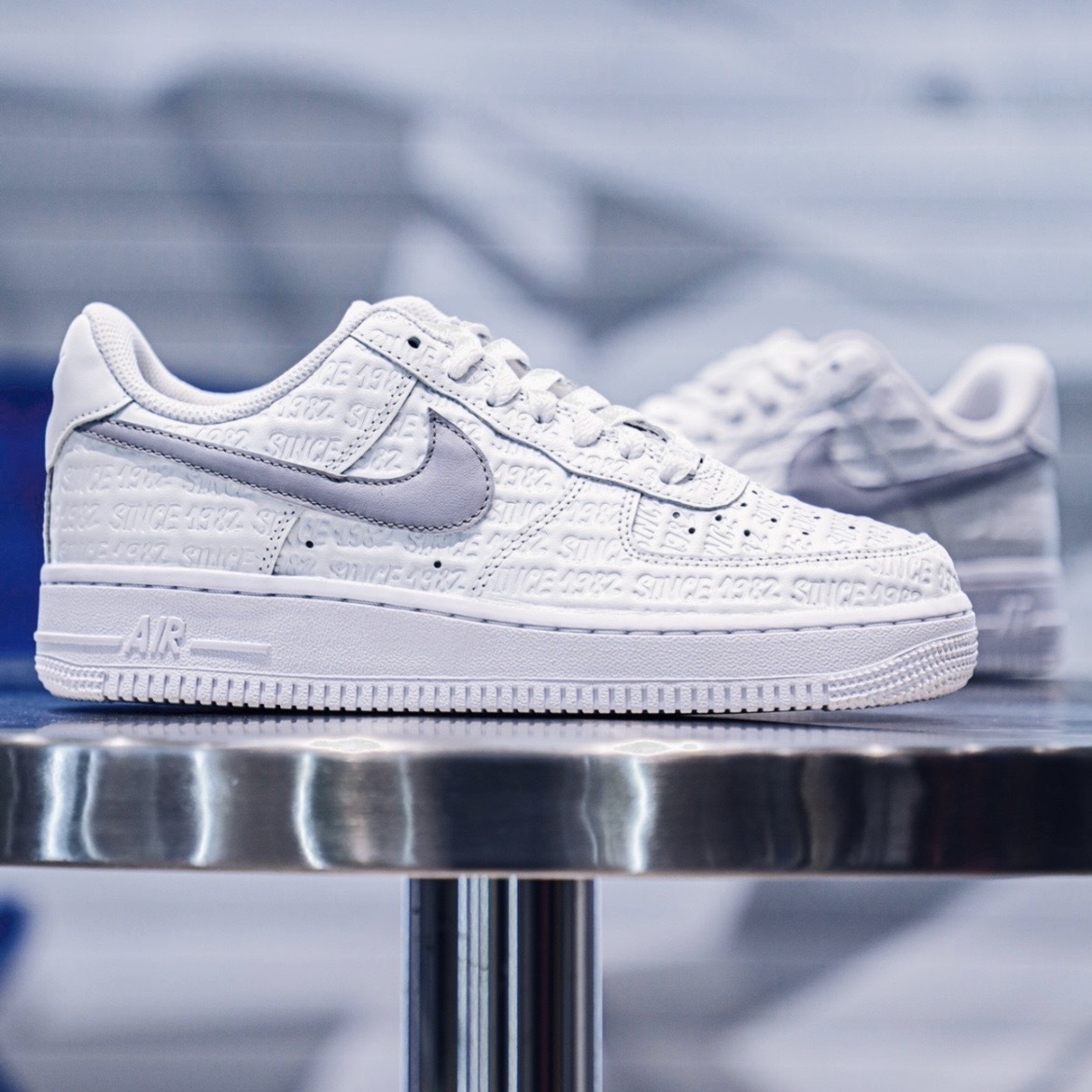 Nike Air Force 1 Low "Since 1982" 印花銀白 FJ4823-100