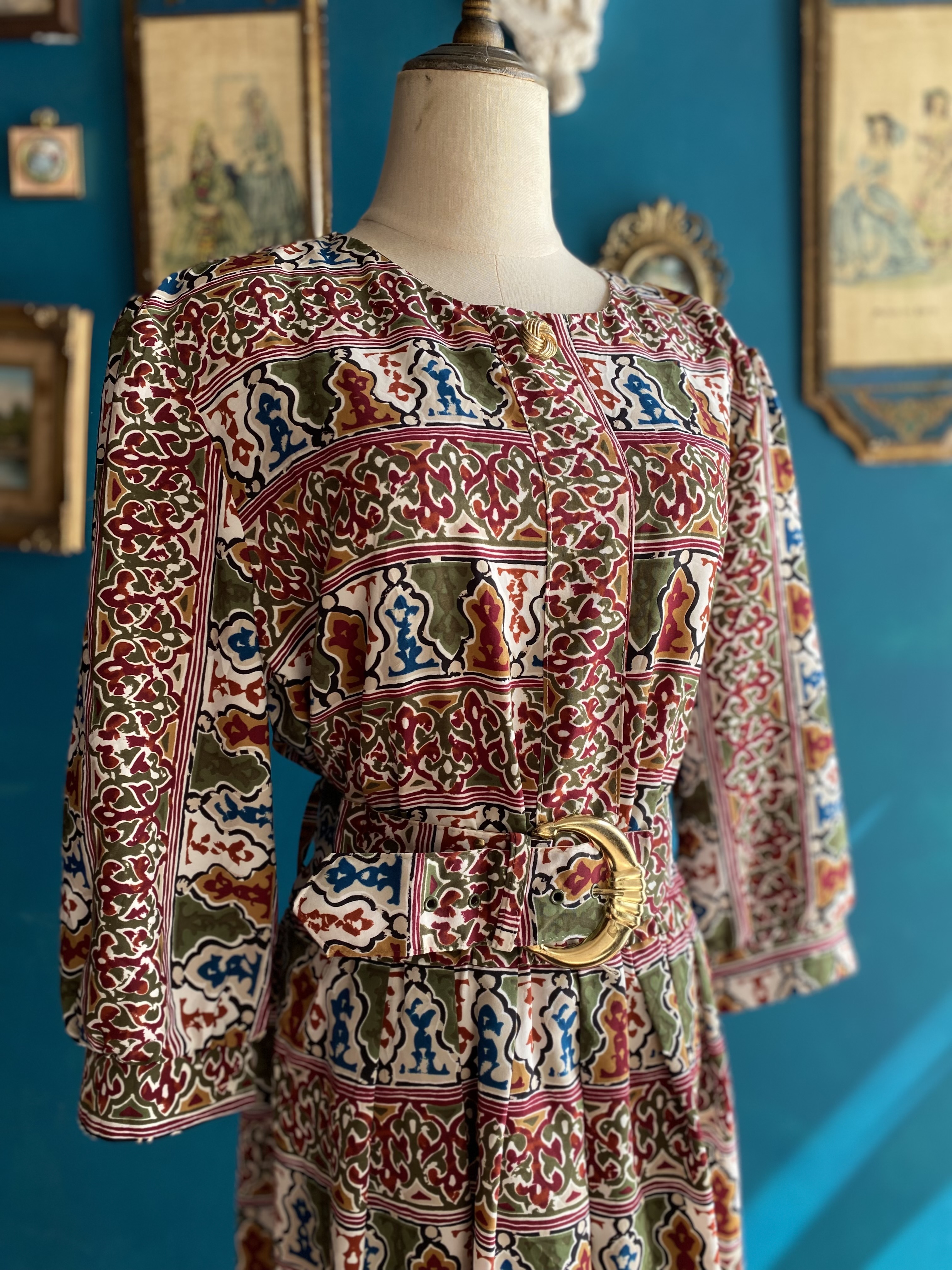 Vintage Dress / 古著金釦紅色縮腰圖騰洋裝附腰帶