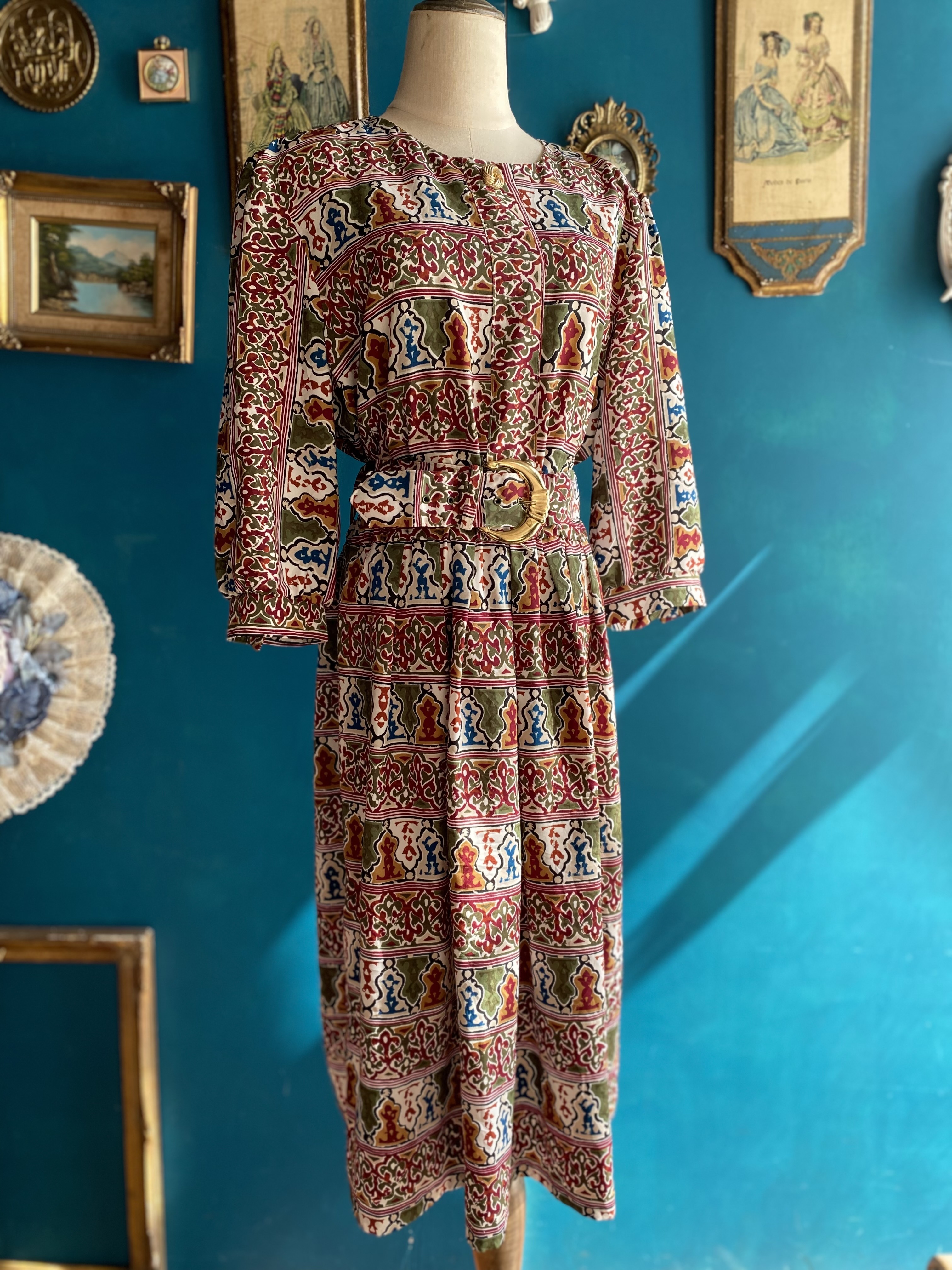 Vintage Dress / 古著金釦紅色縮腰圖騰洋裝附腰帶