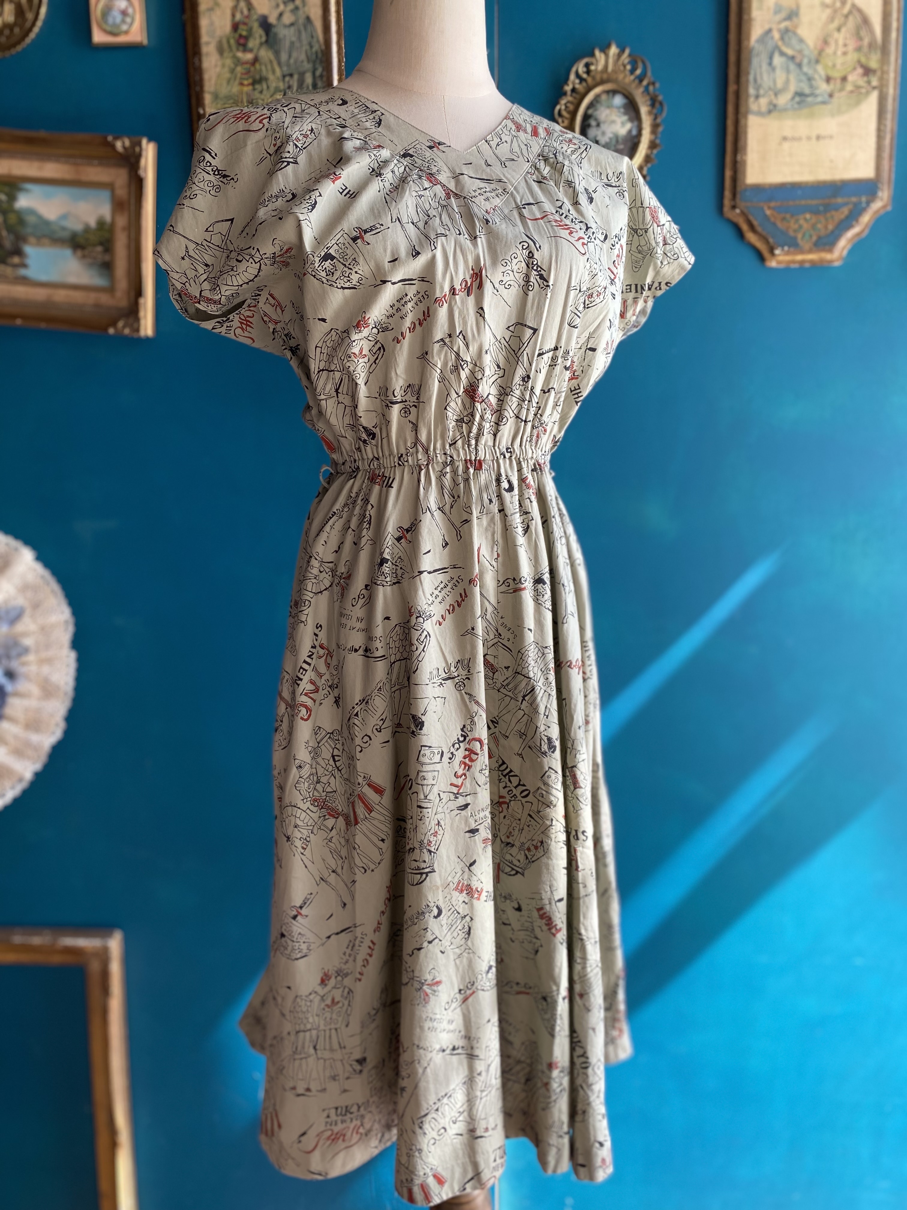 Vintage Dress / 古著V領皇家騎士城堡圖案縮腰洋裝