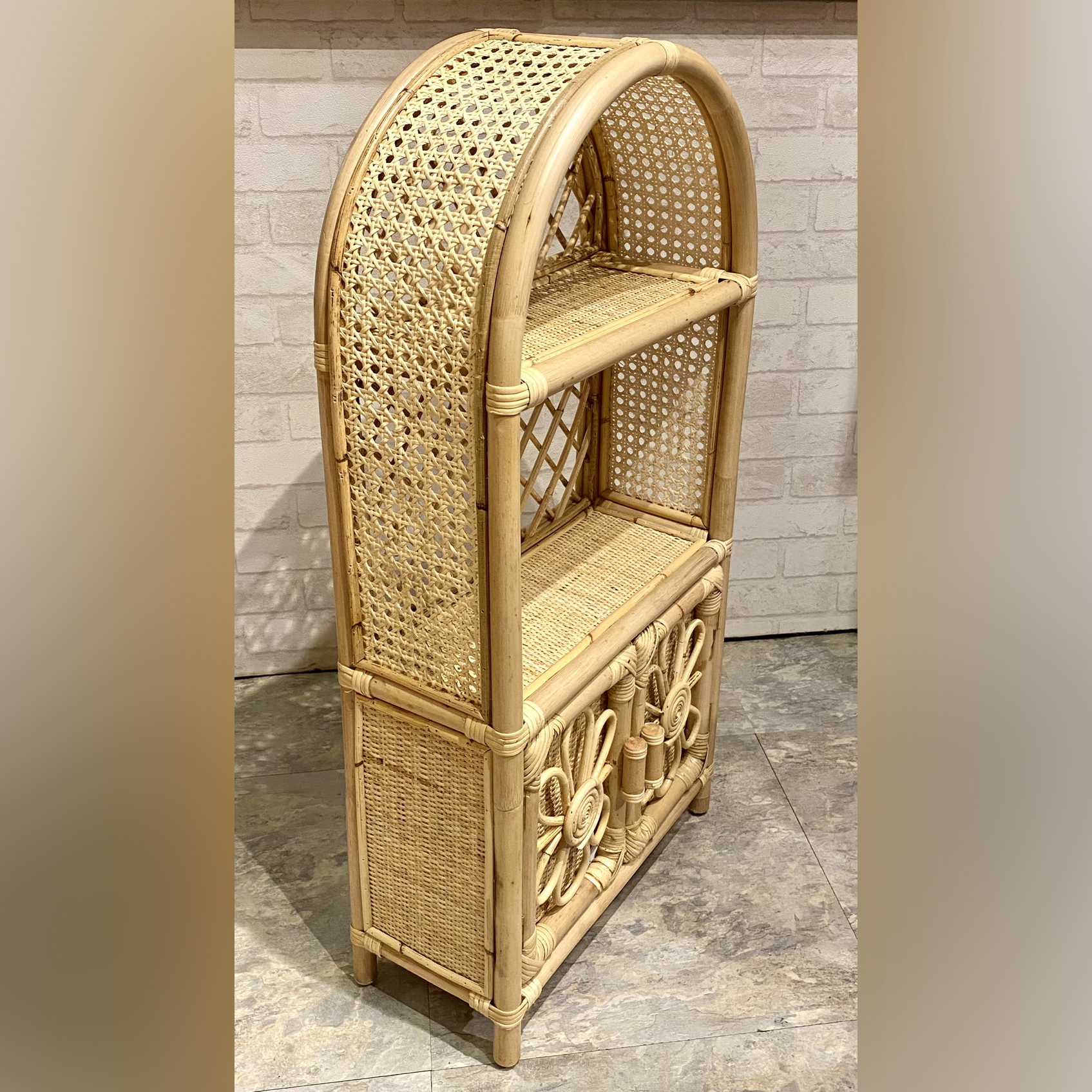 藤製半圓置物架