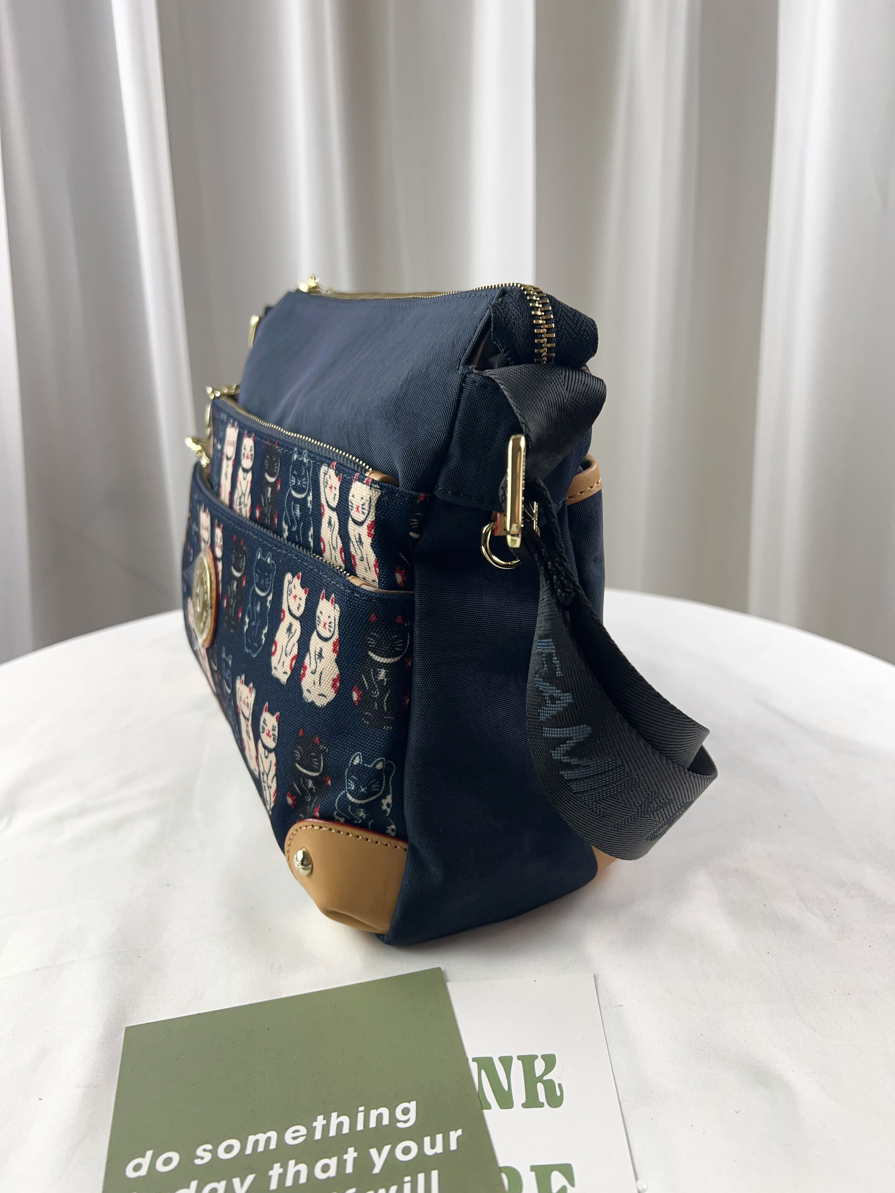 FamilyBear 招財貓拼色防潑水側背包  #2045