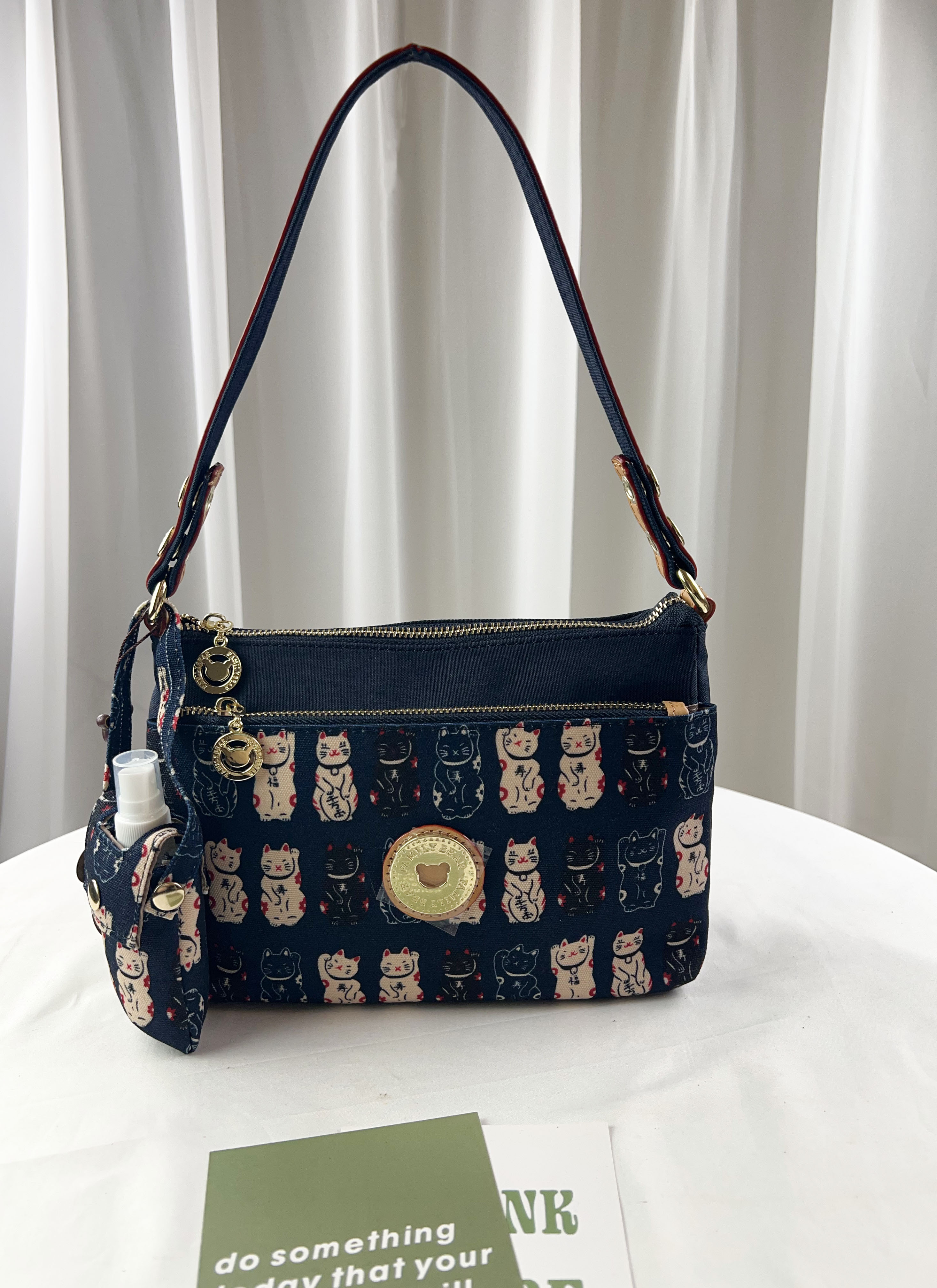 FamilyBear 招財貓拼色防潑水肩背包 / 側背包  #2563