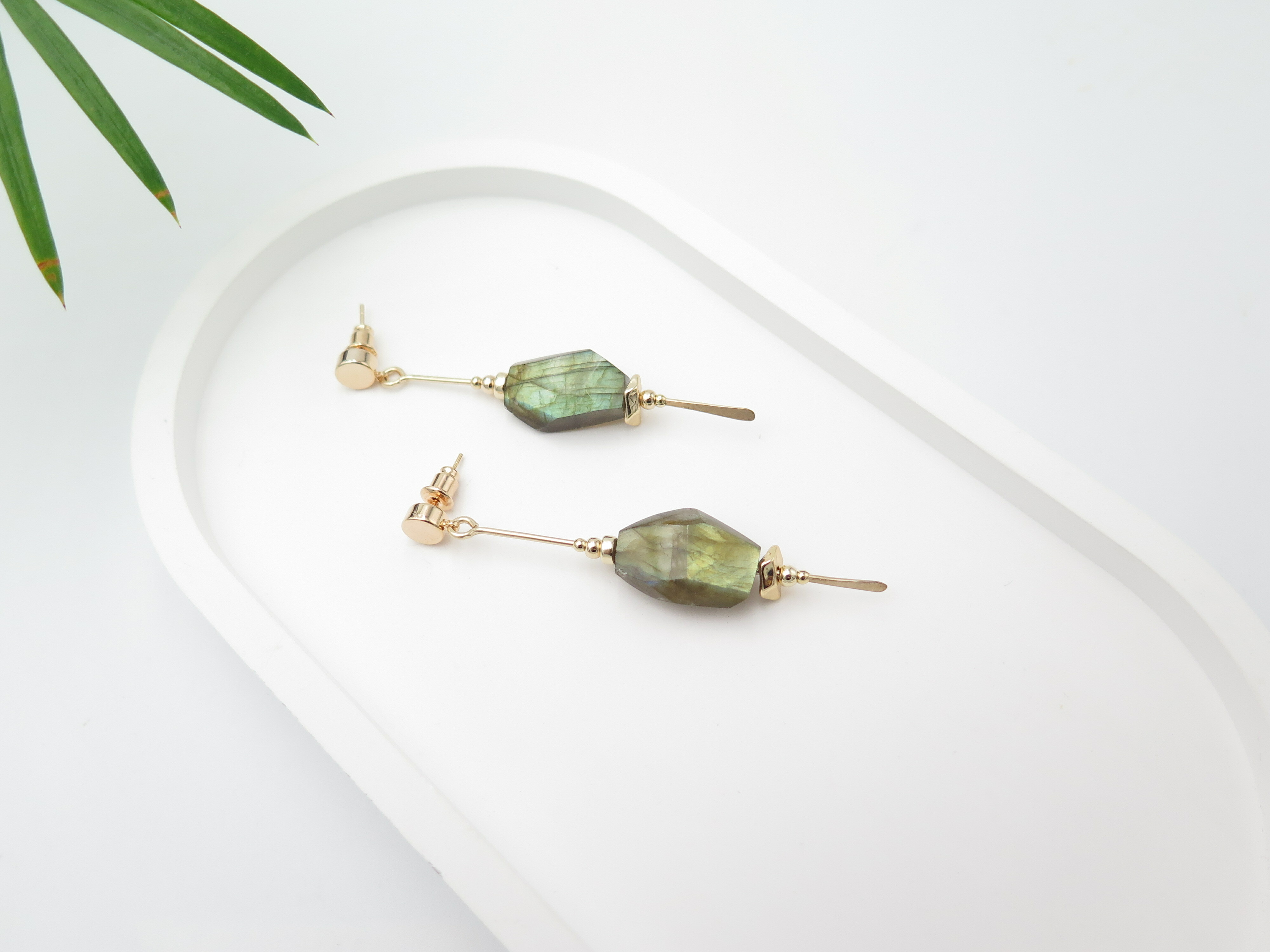 COLE COOL簡約型格不規則天然拉長石耳環 日式耳環