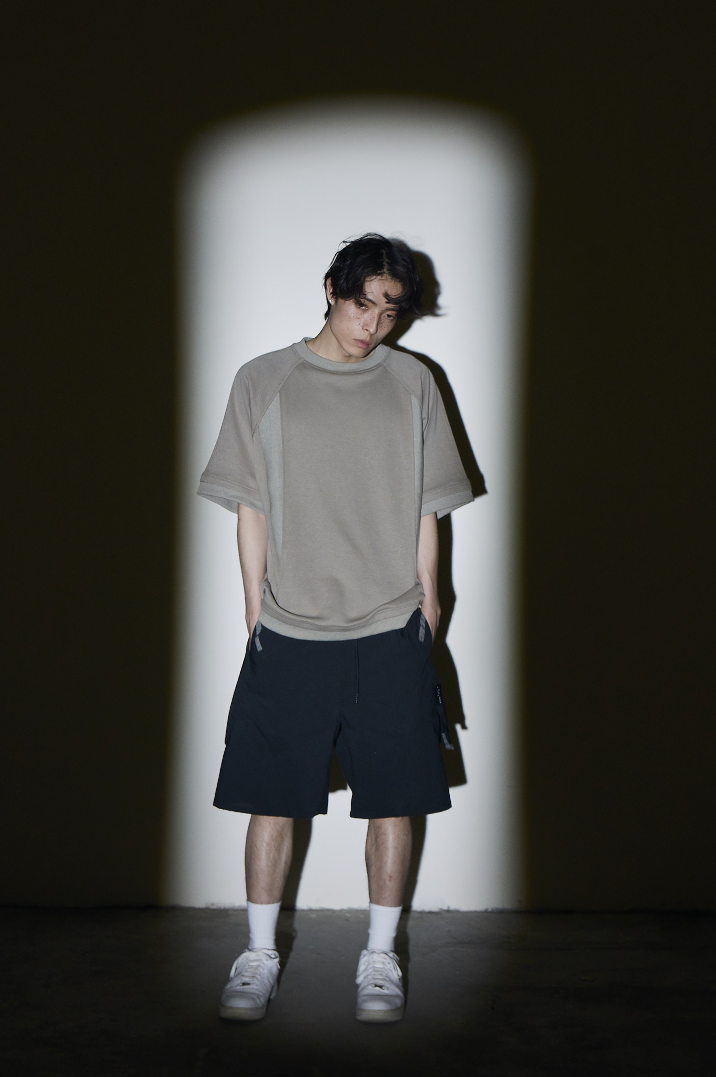 側設計透氣休閒短褲- 黑