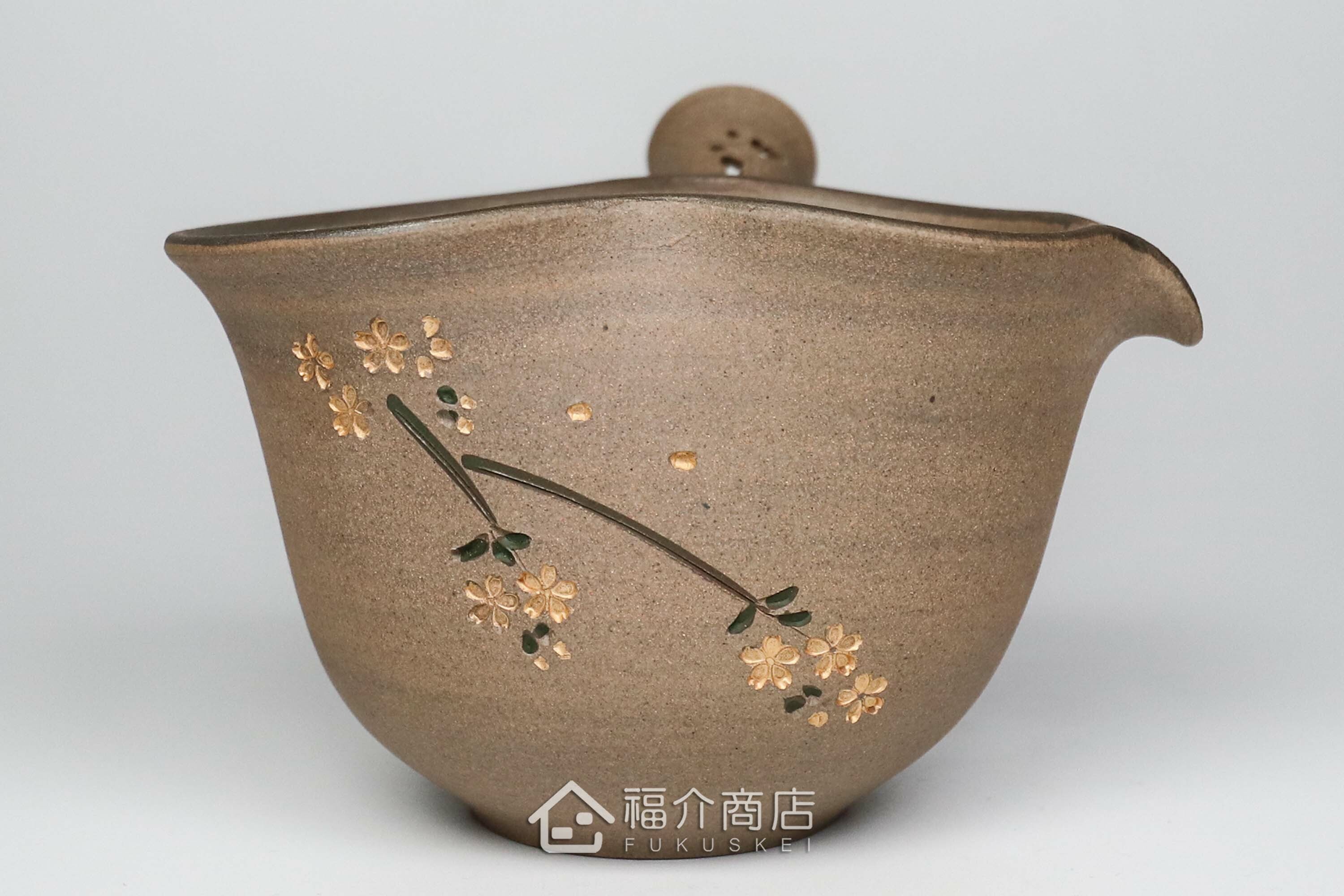 泡茶時將茶水分別倒入杯子的分茶壺