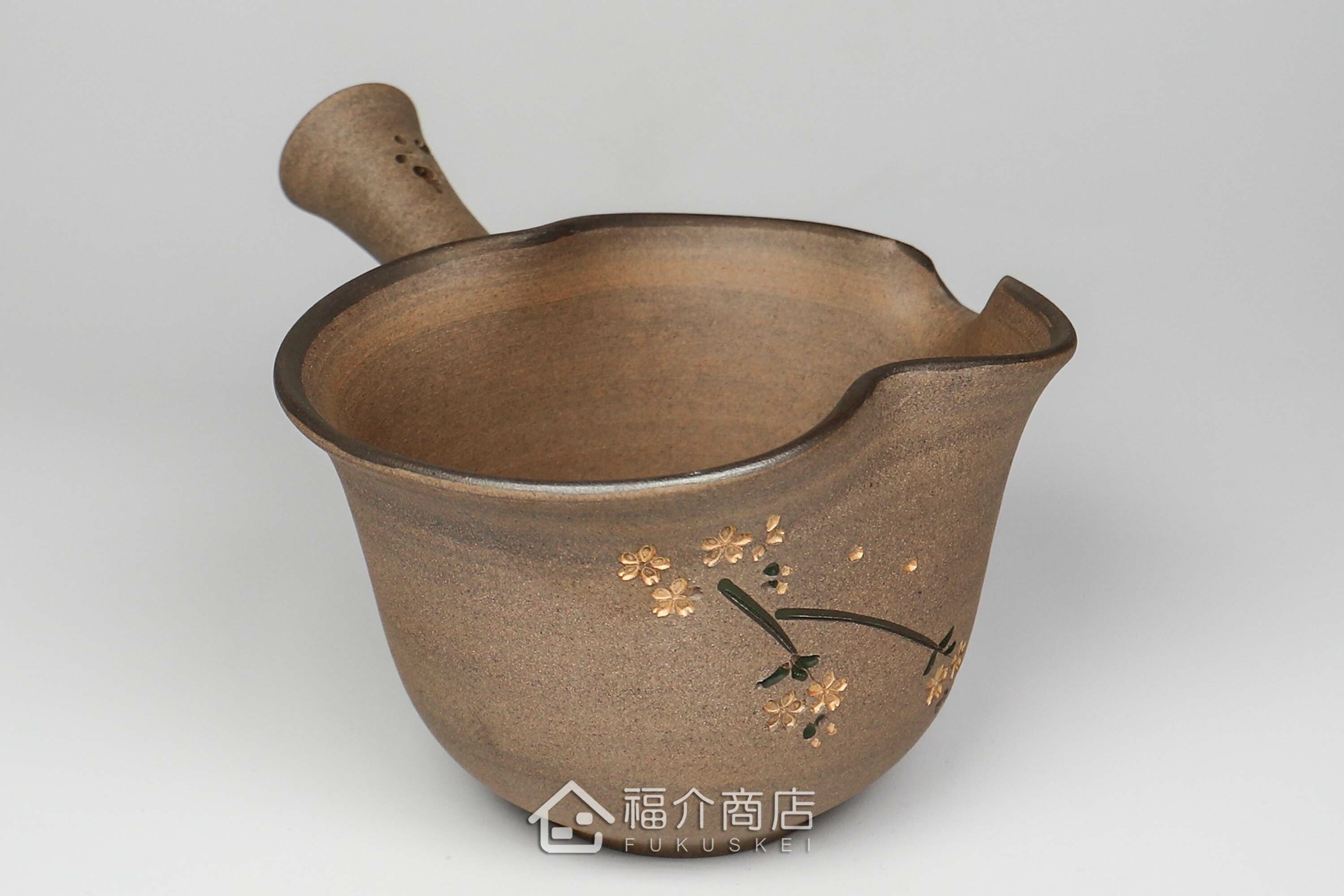 泡茶時將茶水分別倒入杯子的分茶壺