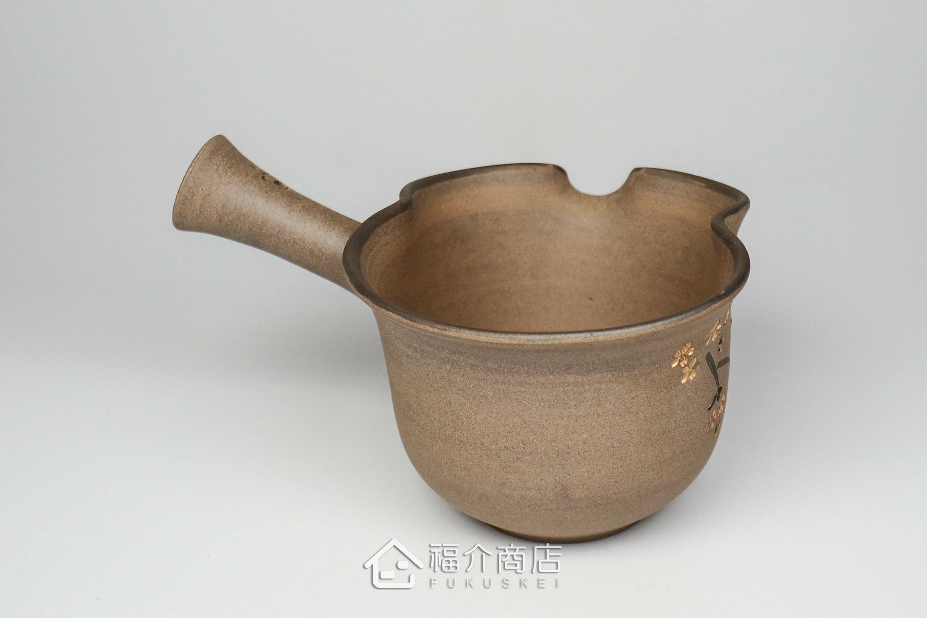 泡茶時將茶水分別倒入杯子的分茶壺