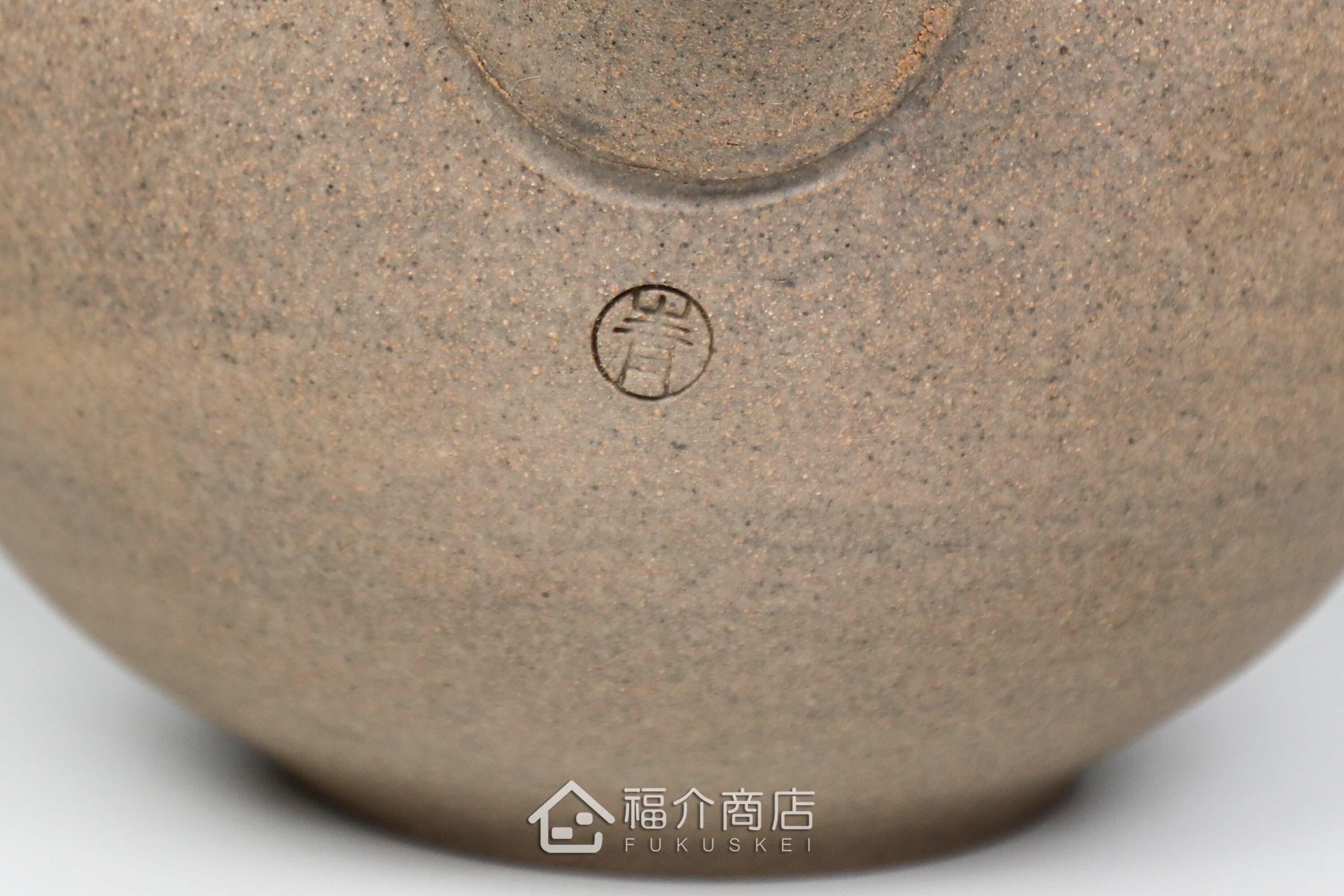 泡茶時將茶水分別倒入杯子的分茶壺