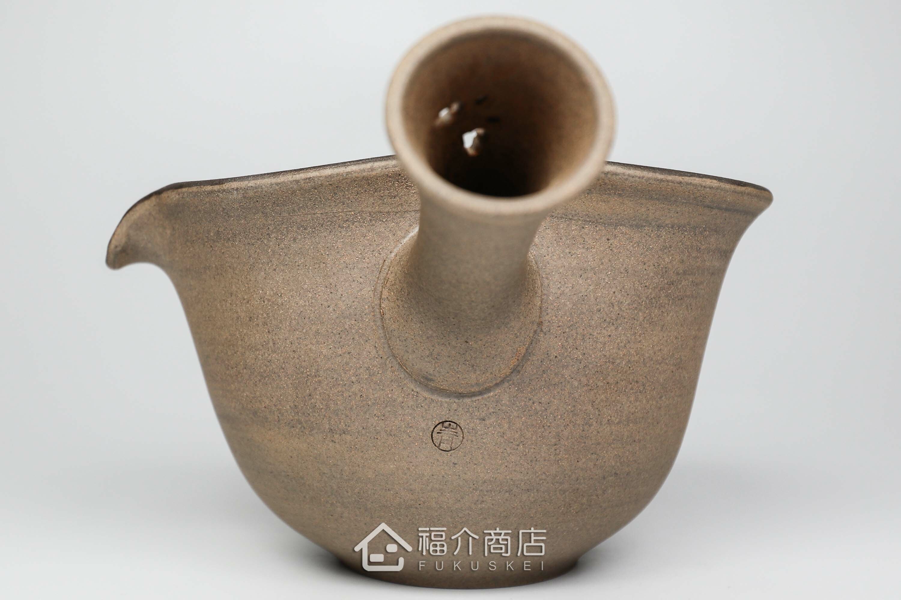 泡茶時將茶水分別倒入杯子的分茶壺