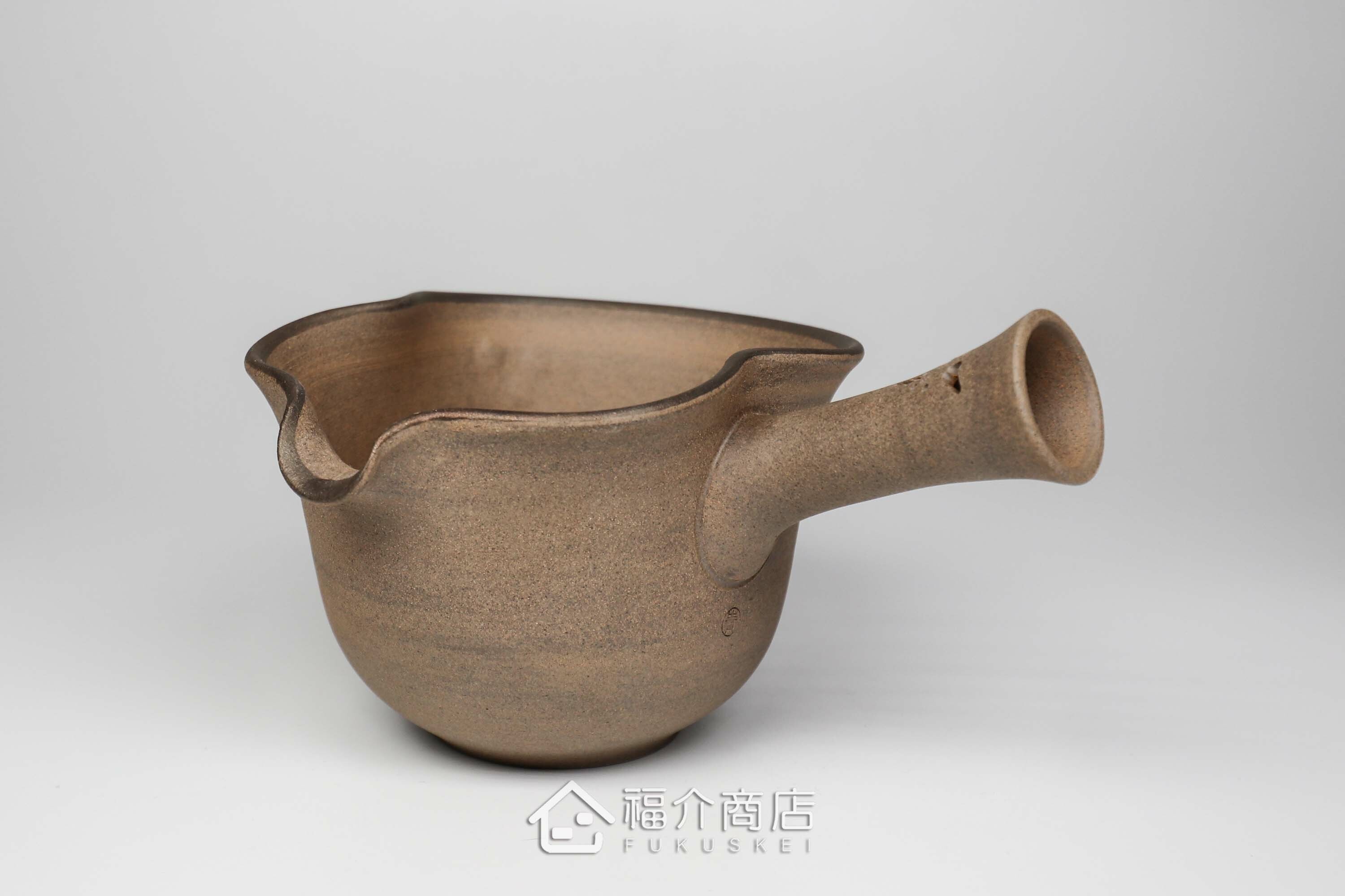 泡茶時將茶水分別倒入杯子的分茶壺