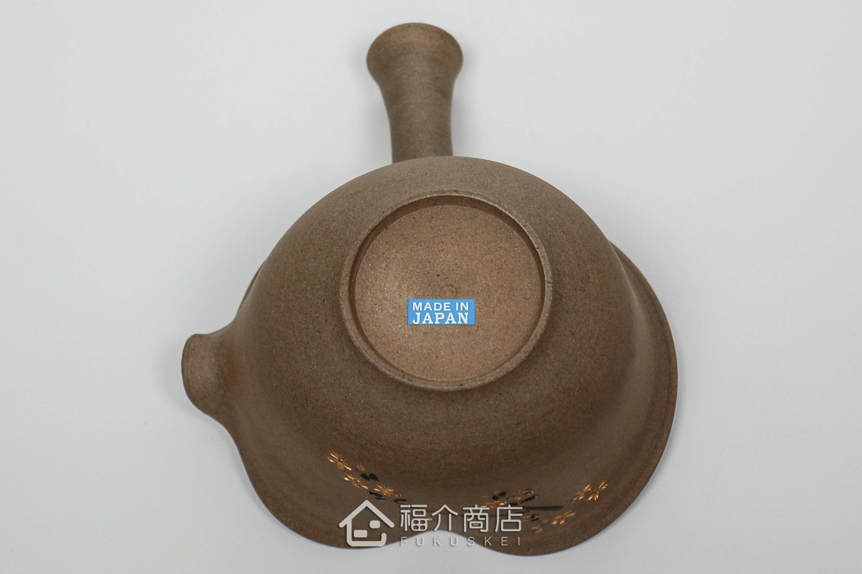 泡茶時將茶水分別倒入杯子的分茶壺