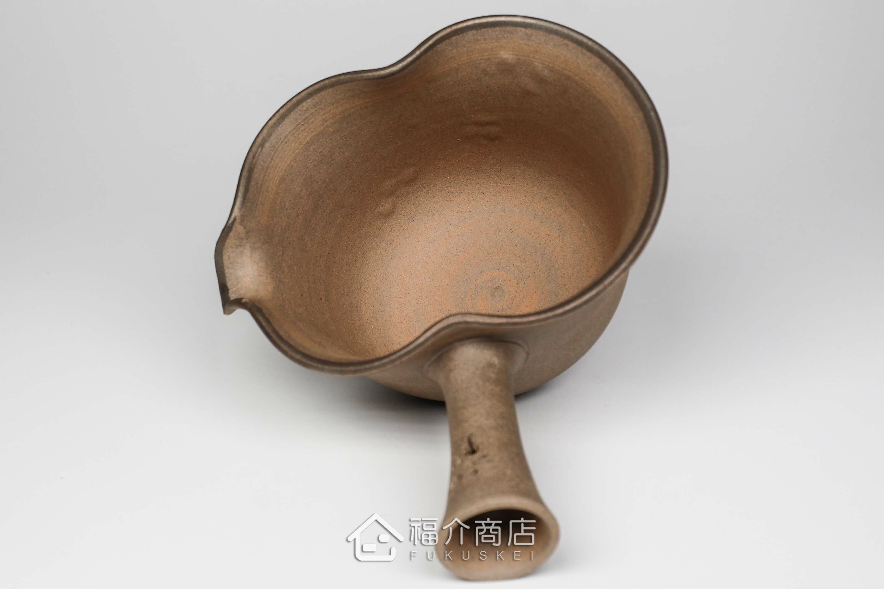 泡茶時將茶水分別倒入杯子的分茶壺