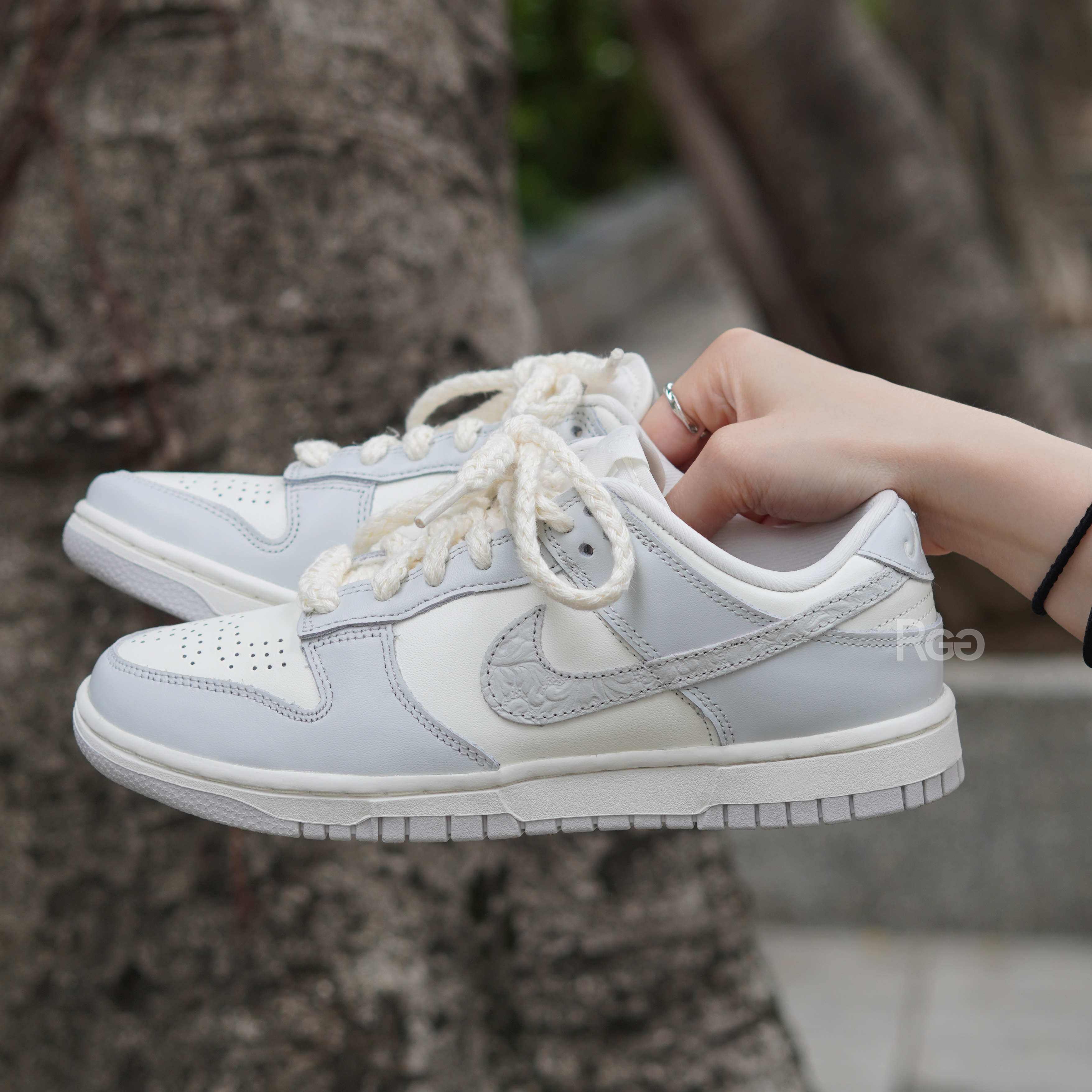 W Nike Dunk Low 浮雕壓紋 麻繩 奶油灰白 (FJ4553-133)