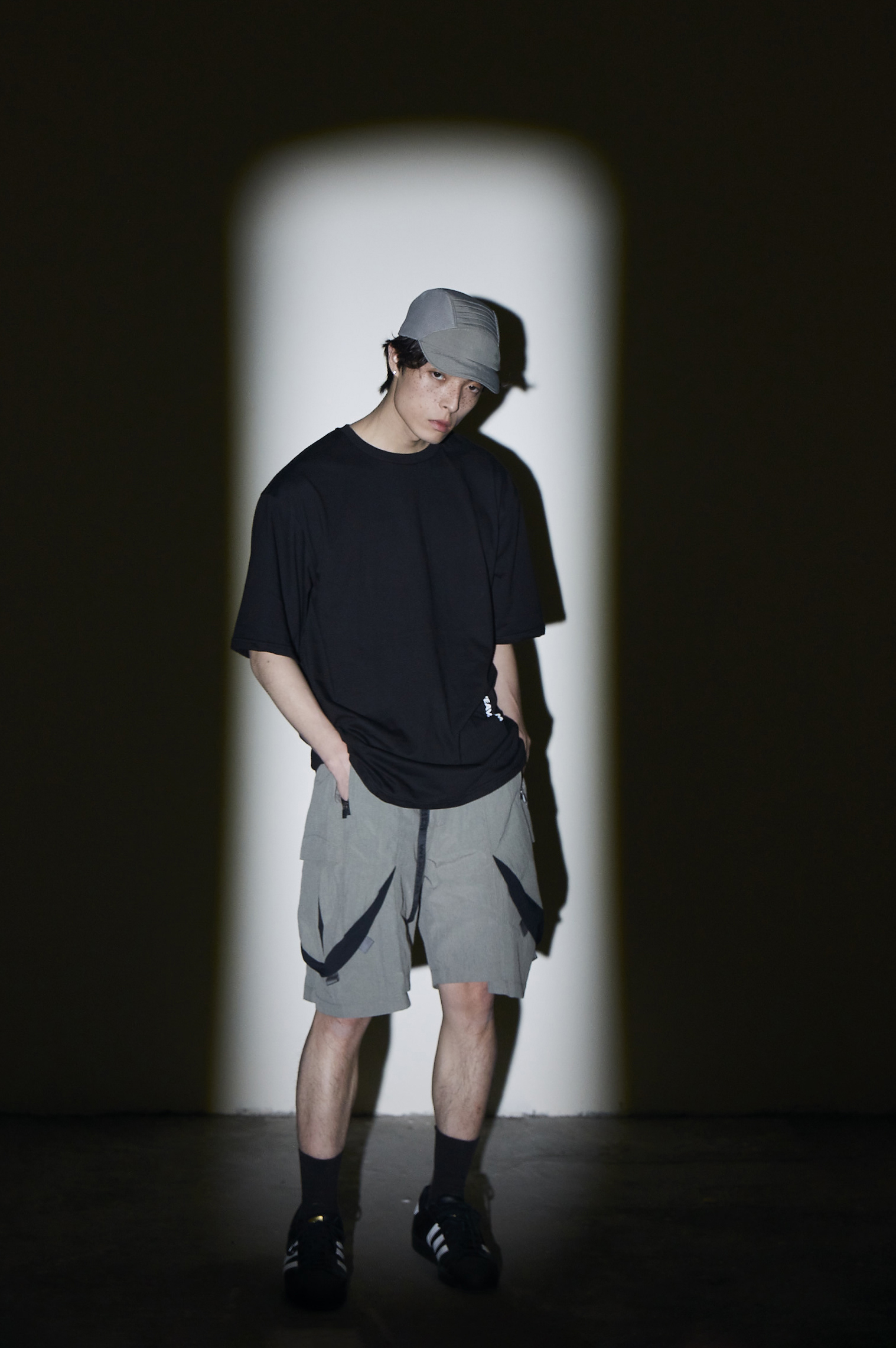 蟲骨印花寬鬆 Tee- 黑