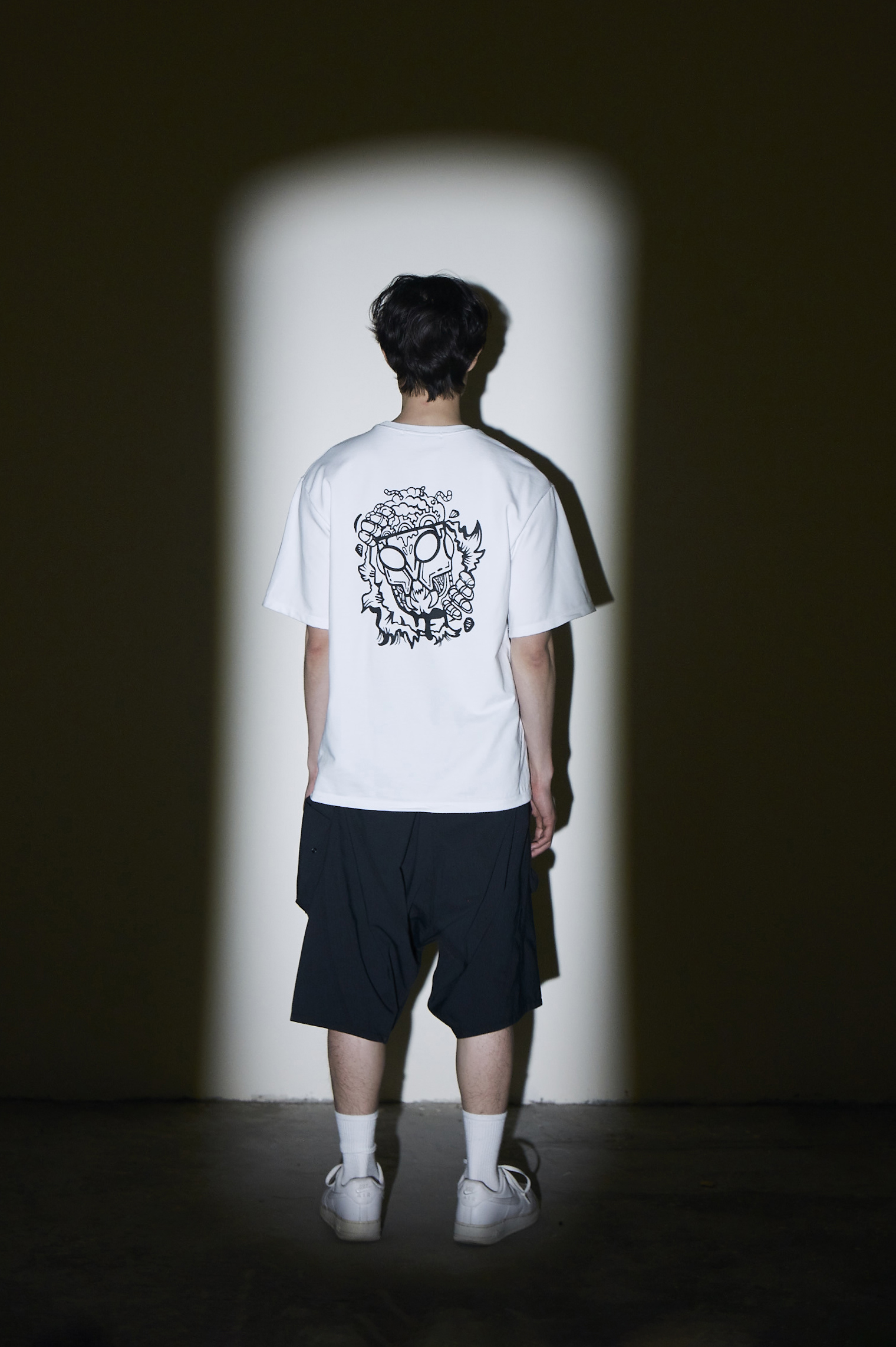 蟲洞寬鬆彈性Tee- 白