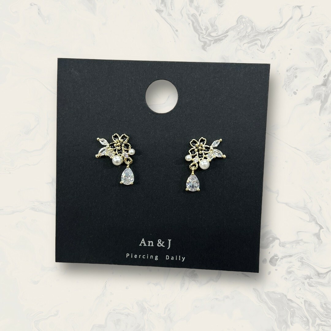 韓國直送-銀針 金框黑花側葉形鋯下珍珠吊水滴鋯