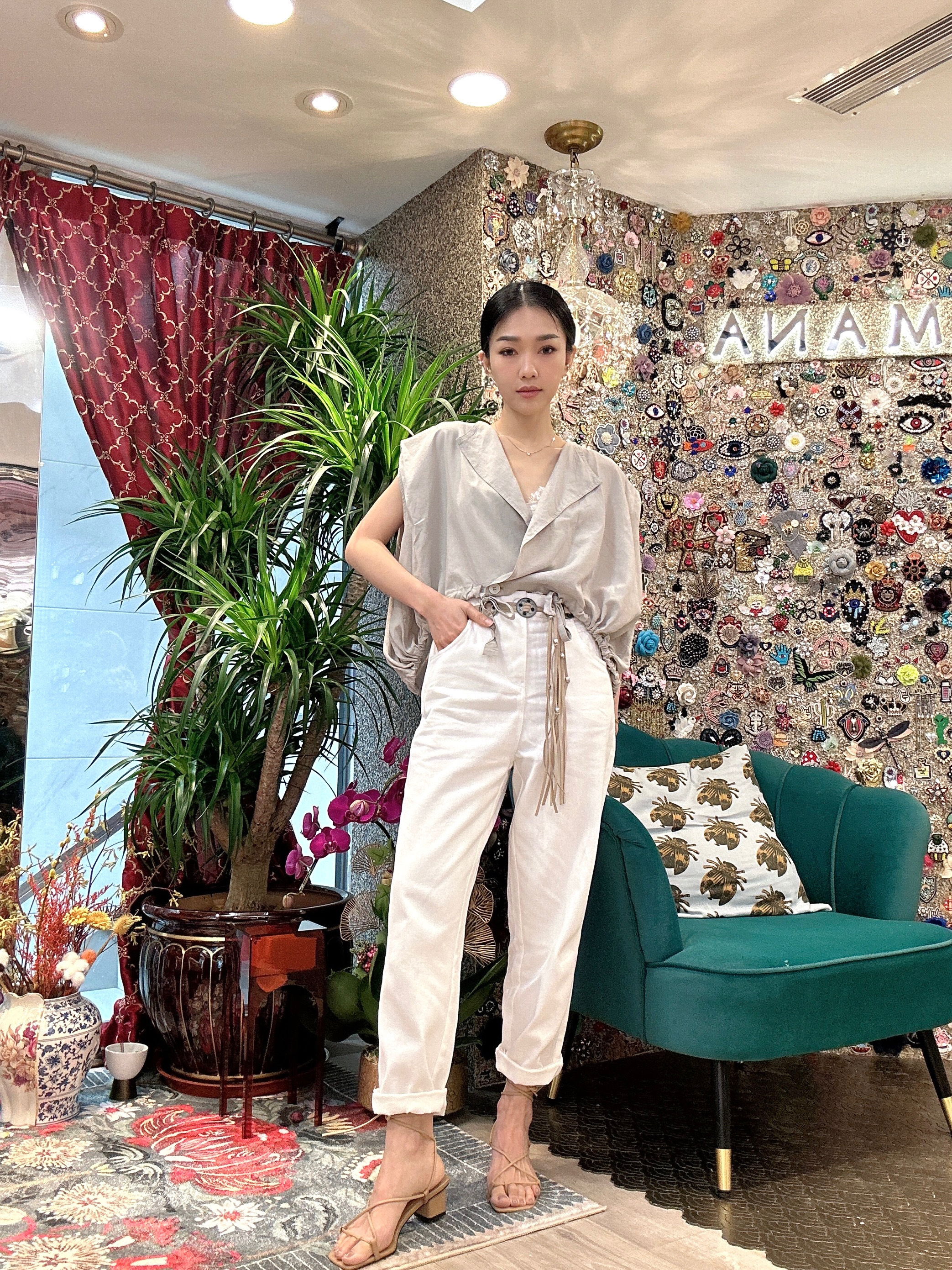 小蘿蔔裝飾鈕白牛仔褲（現貨款式）