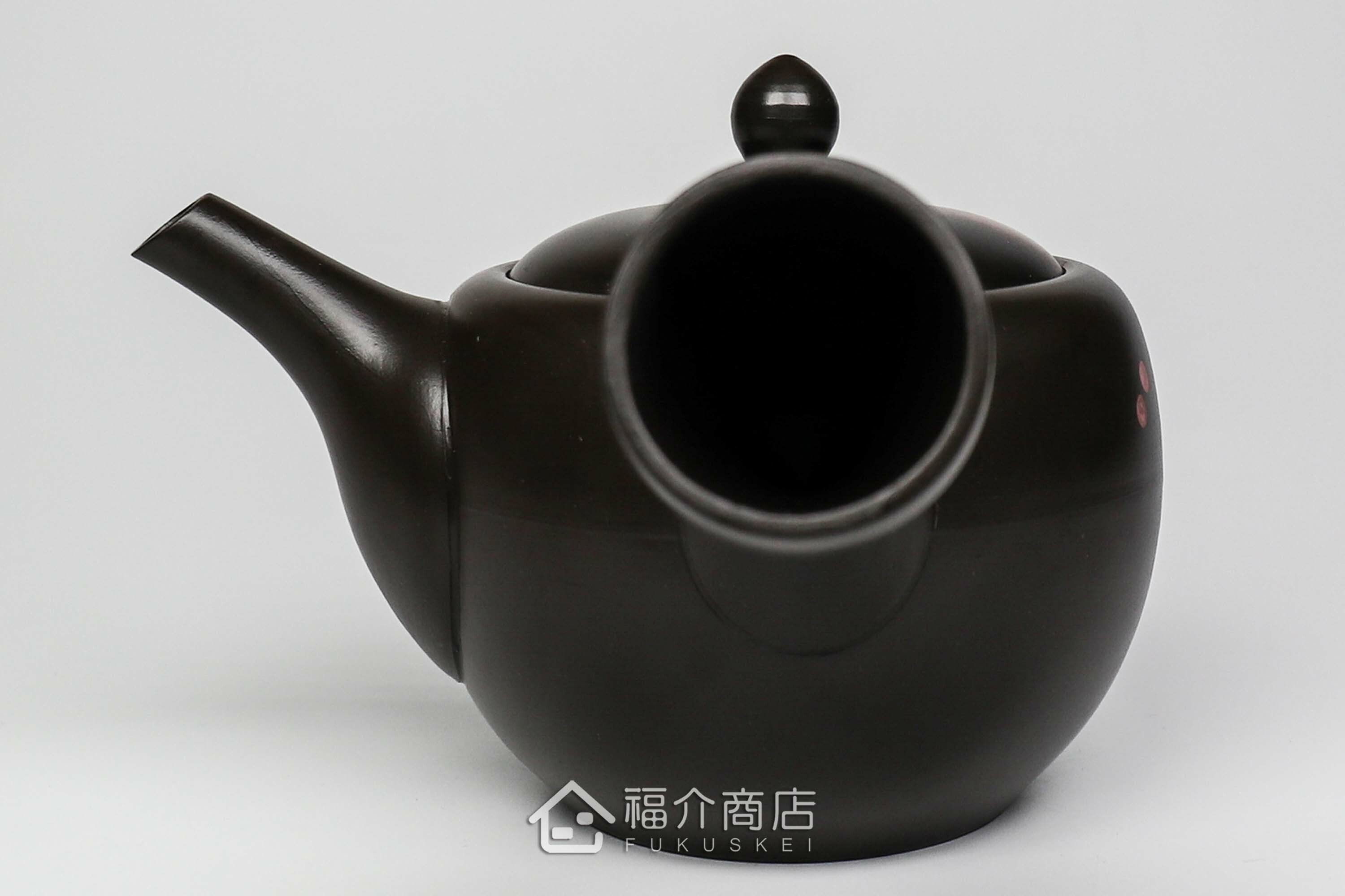 泡茶用的日本陶瓷茶壺