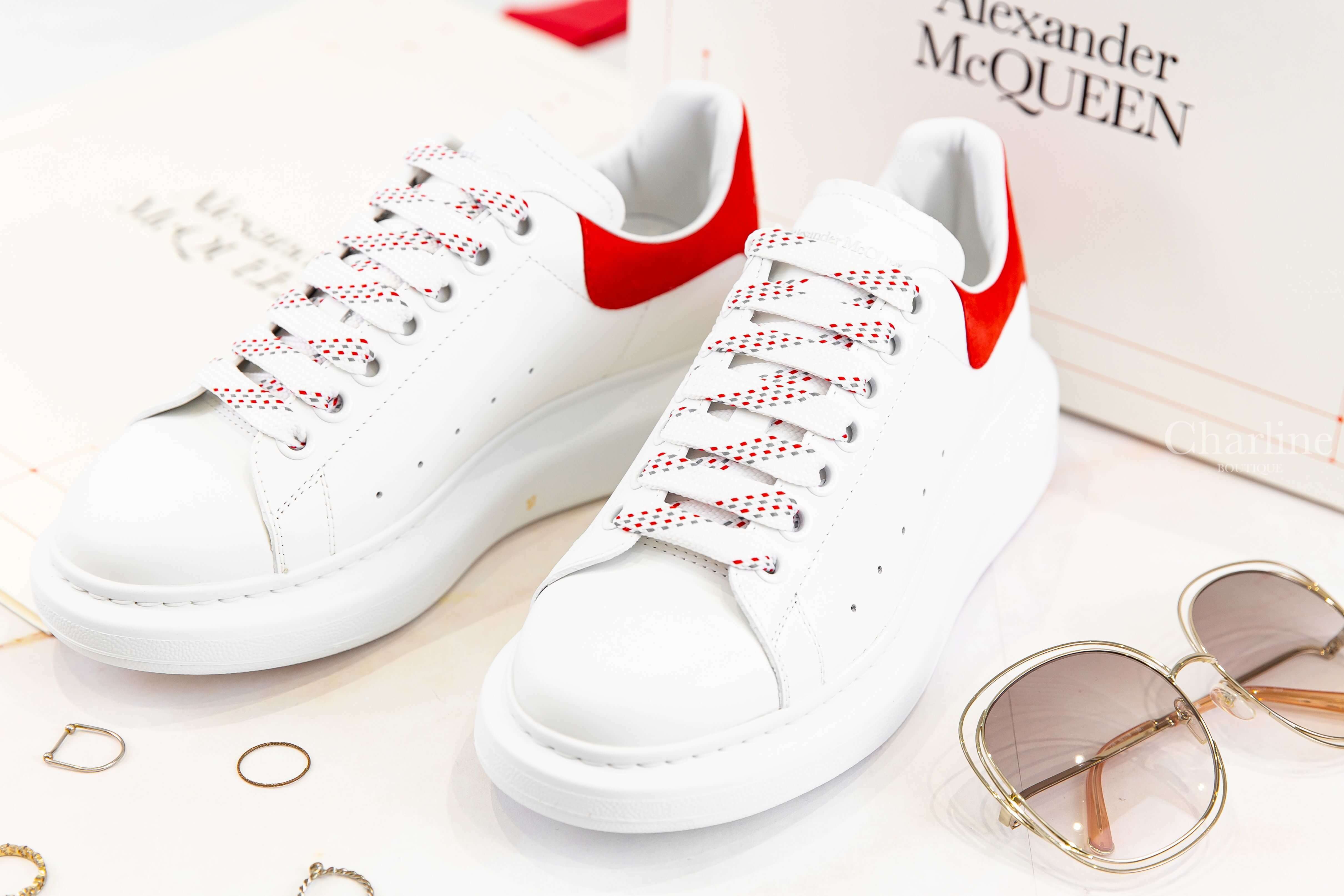 Alexander McQueen Oversize Sneaker 白色亮紅麂皮小牛皮運動鞋-Charline Boutique 精品代購