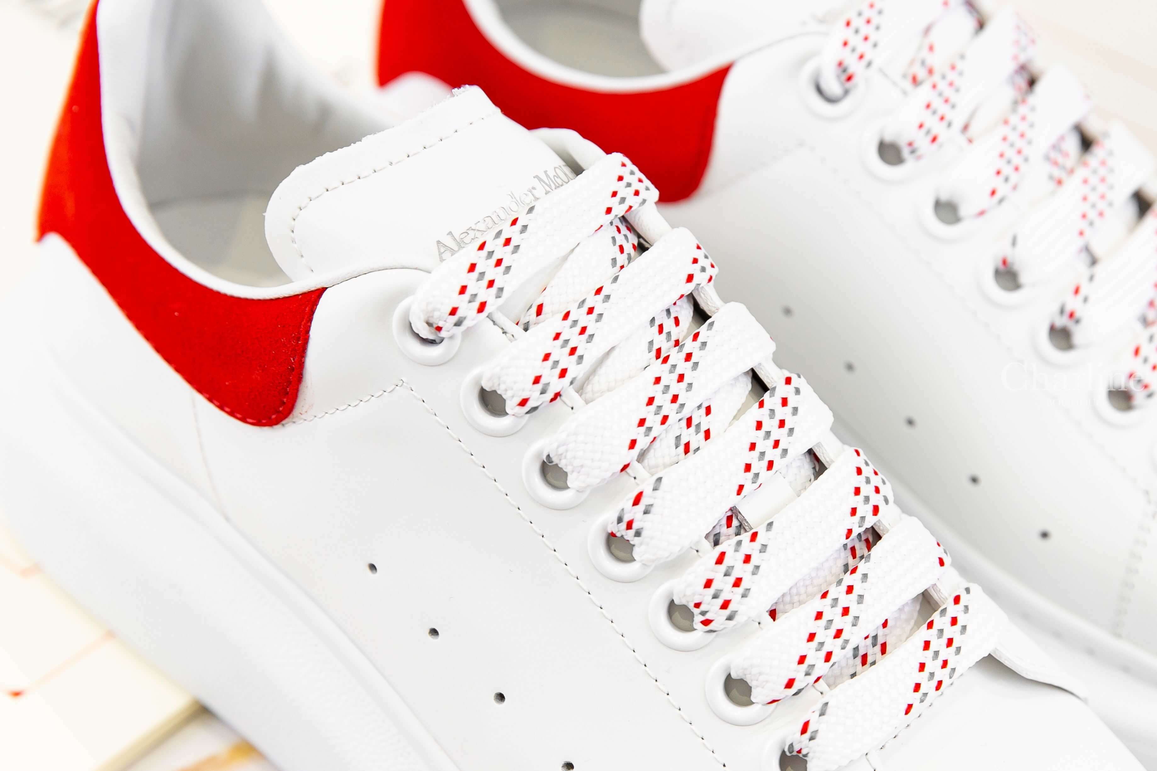 Alexander McQueen Oversize Sneaker 白色亮紅麂皮小牛皮運動鞋