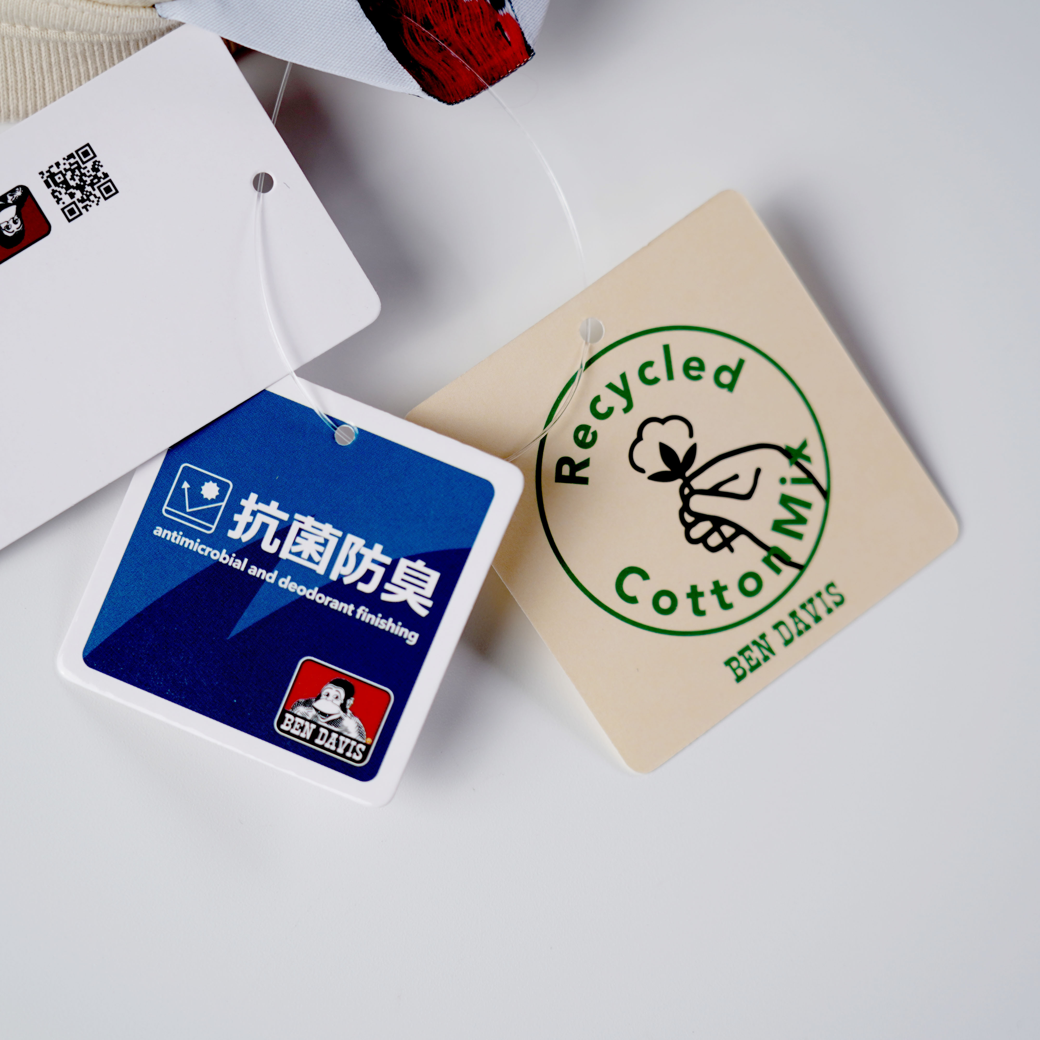 【 BEN DAVIS |短版立體字短TEE 】