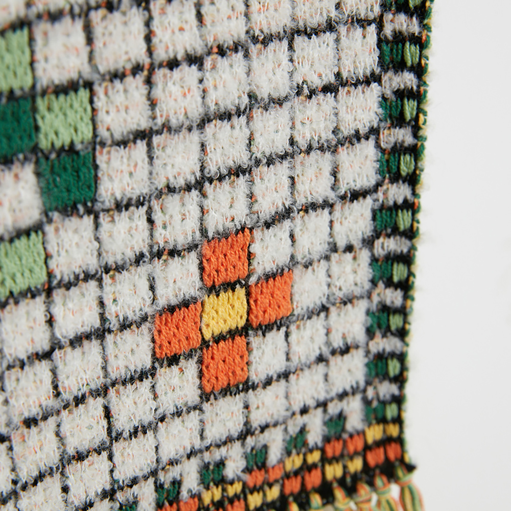 Gecko on the wall - Tapestry