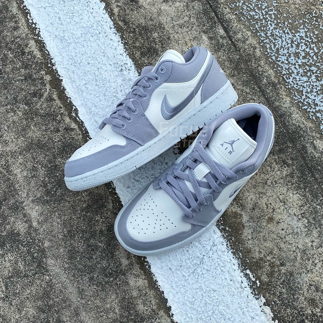 Focus Store】部分現貨Wmns Air Jordan 1 Low SE 'Light Steel