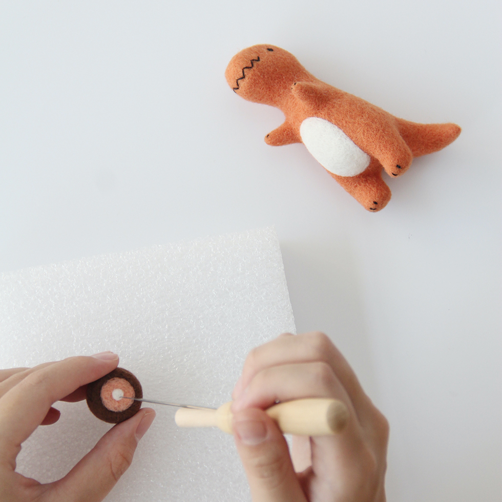 樂洋・好好玩羊毛氈材料包-愛吃肉的暴龍