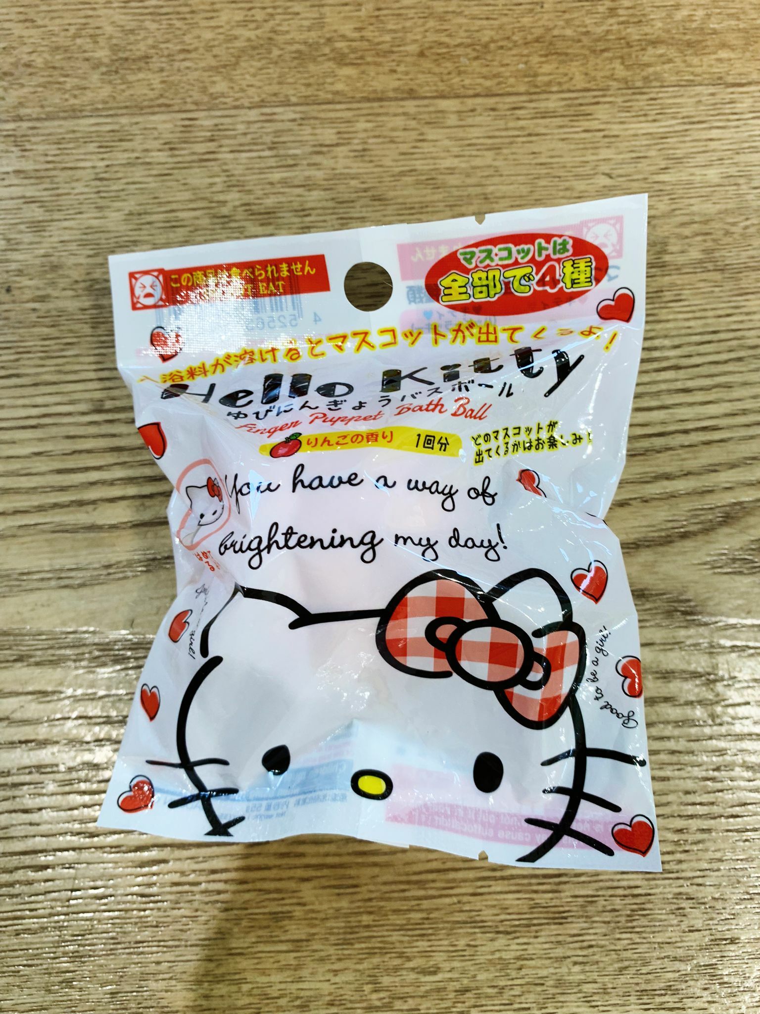 日本直送 炭酸入浴料 浴球--Hello Kitty