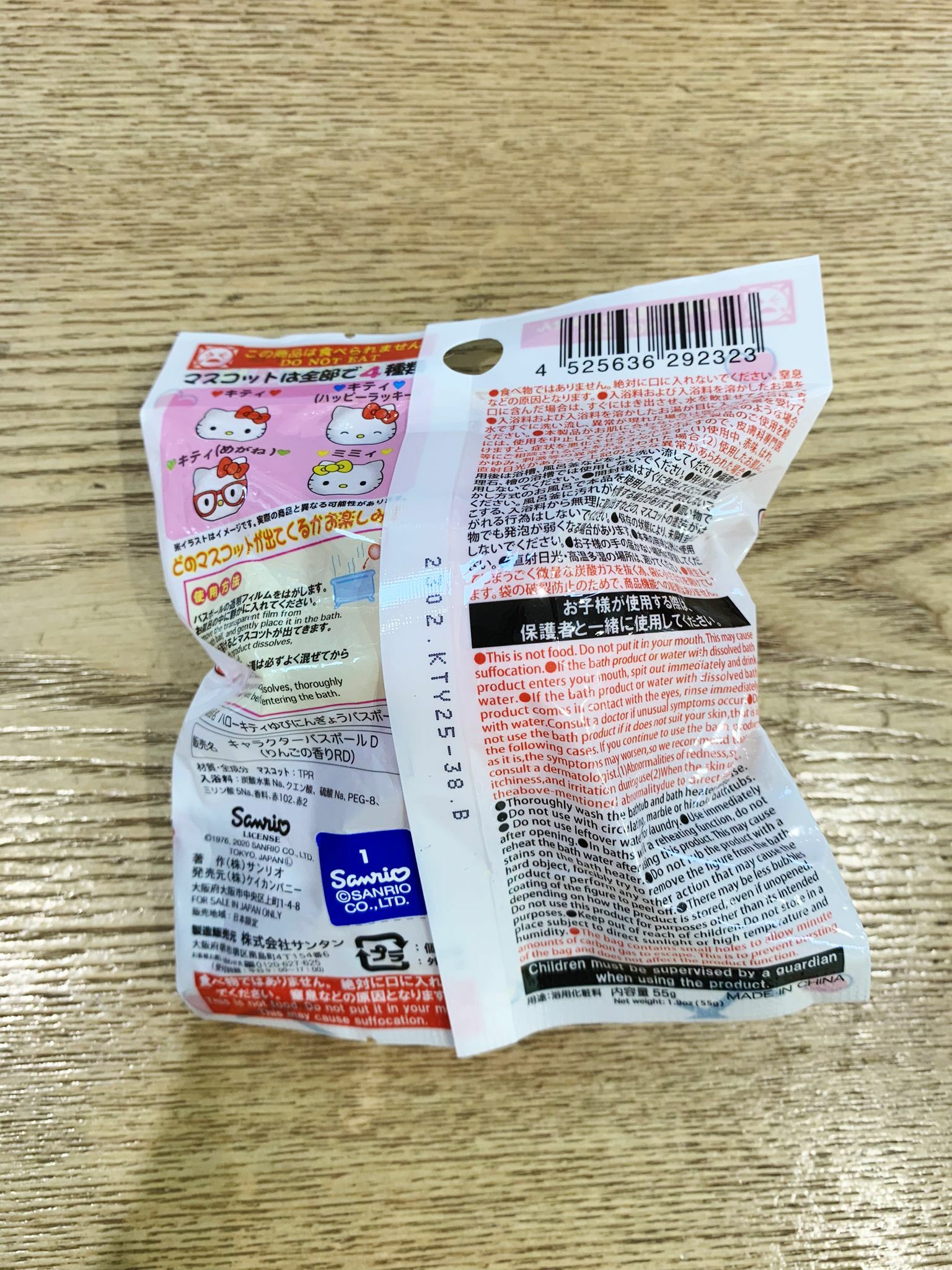 日本直送 炭酸入浴料 浴球--Hello Kitty